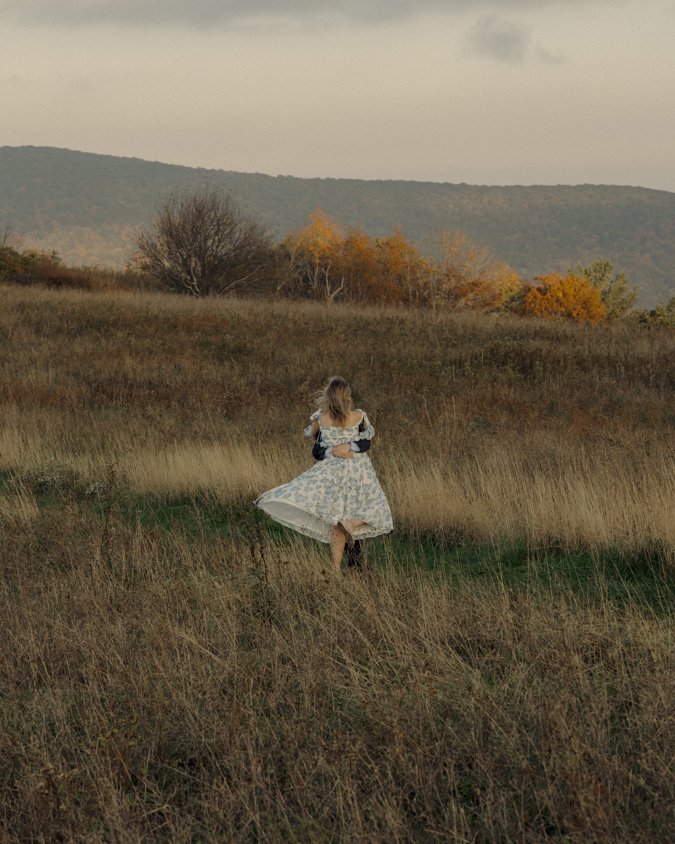 virginia-wedding-mountain-engagement-photo-session-34.jpg