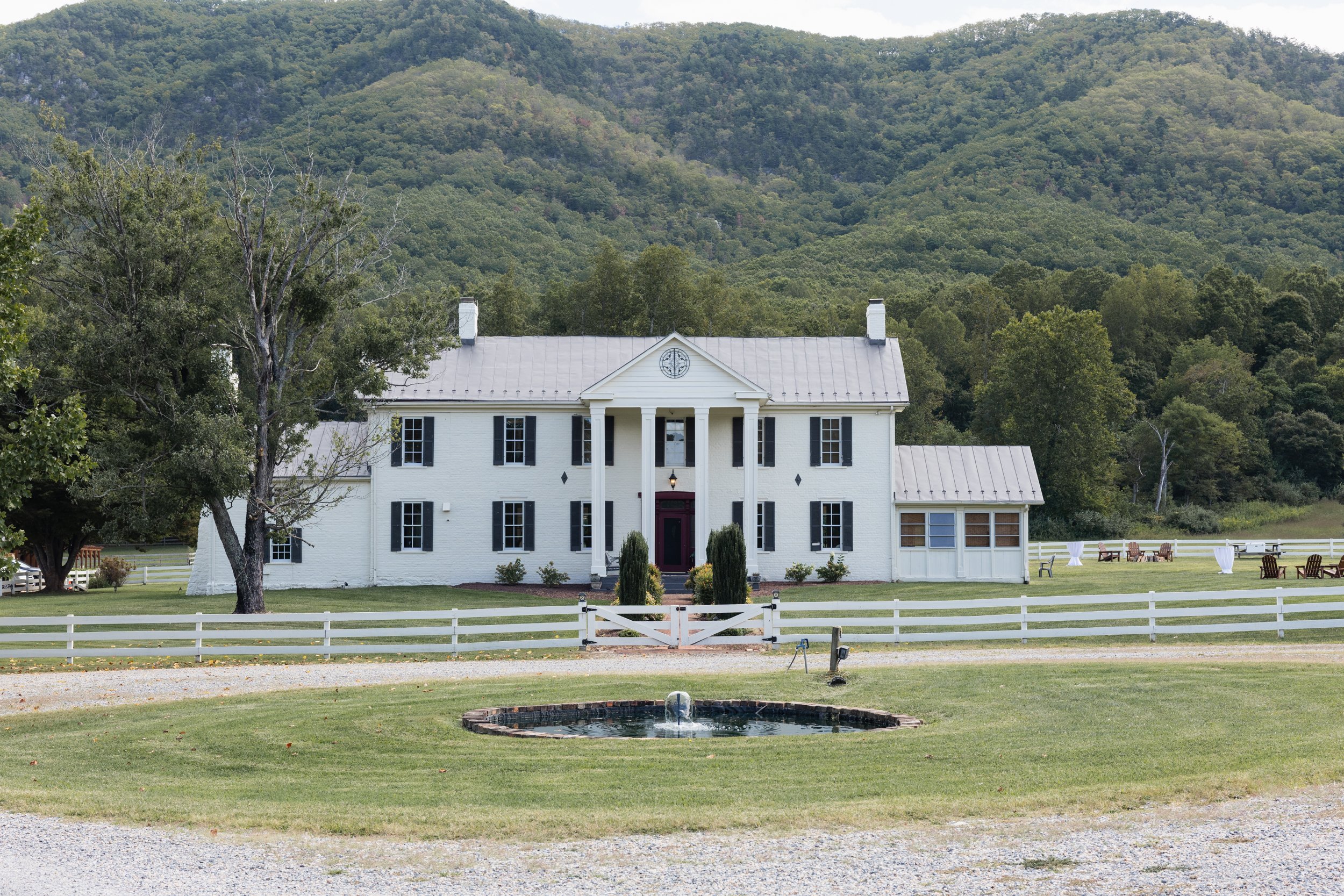virginia-mountain-wedding-balcony-downs-10.jpg