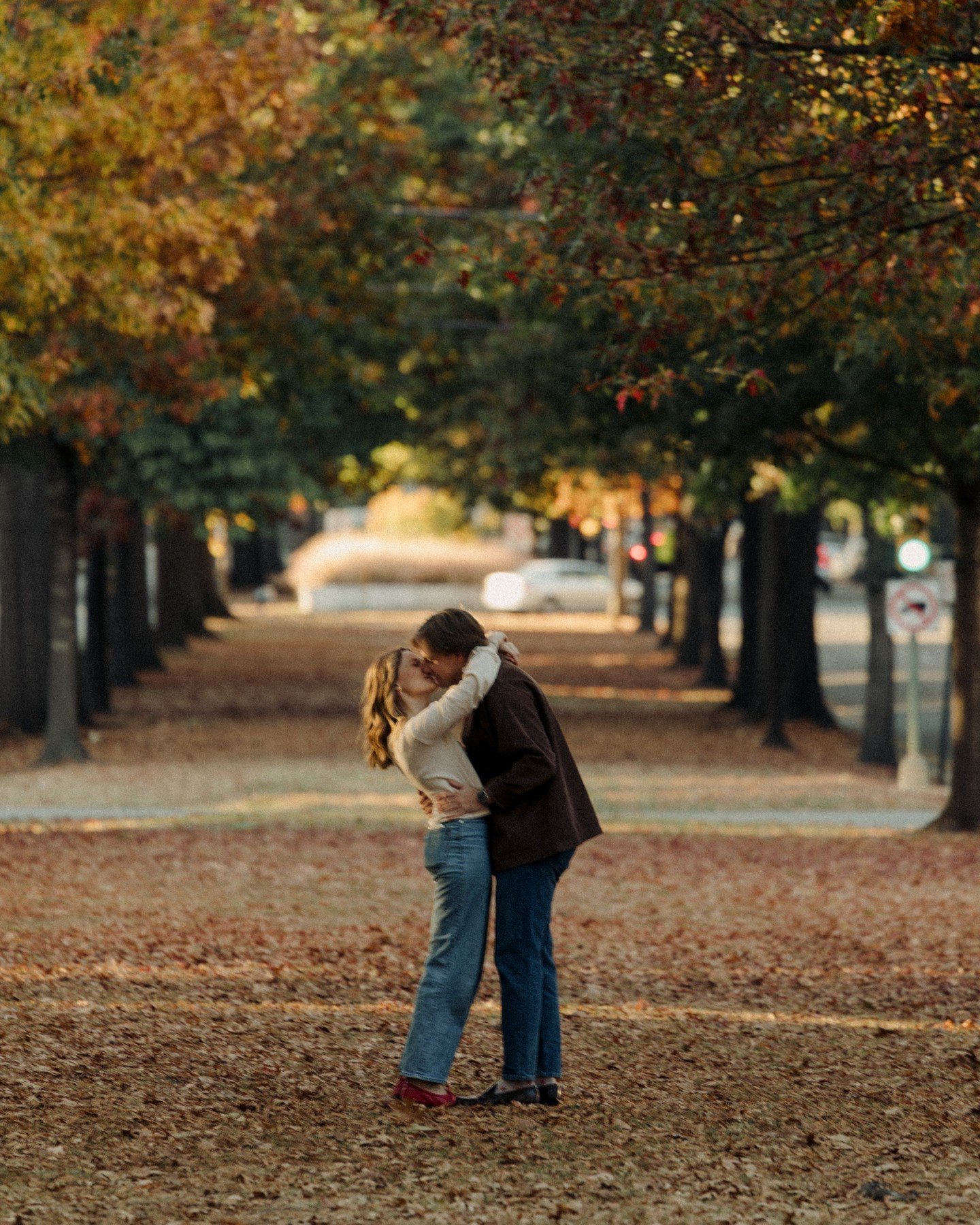 A few moments walking around Richmond with Hannah &amp; Tay the other evening. 

#virginiabeachweddingphotographer #virginiabeachwedding #virginiaweddingphotographer #virginiawedding #richmondwedding#richmondweddingphotographer #cinematicportraits #l