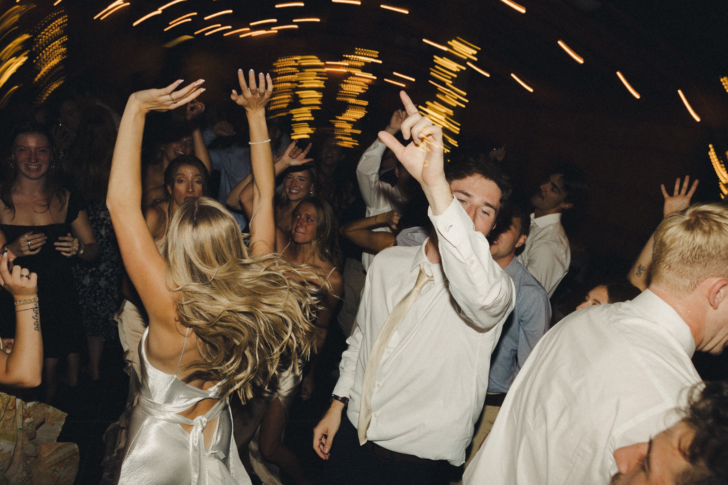 virginia-mountain-wedding-balcony-downs-81.jpg