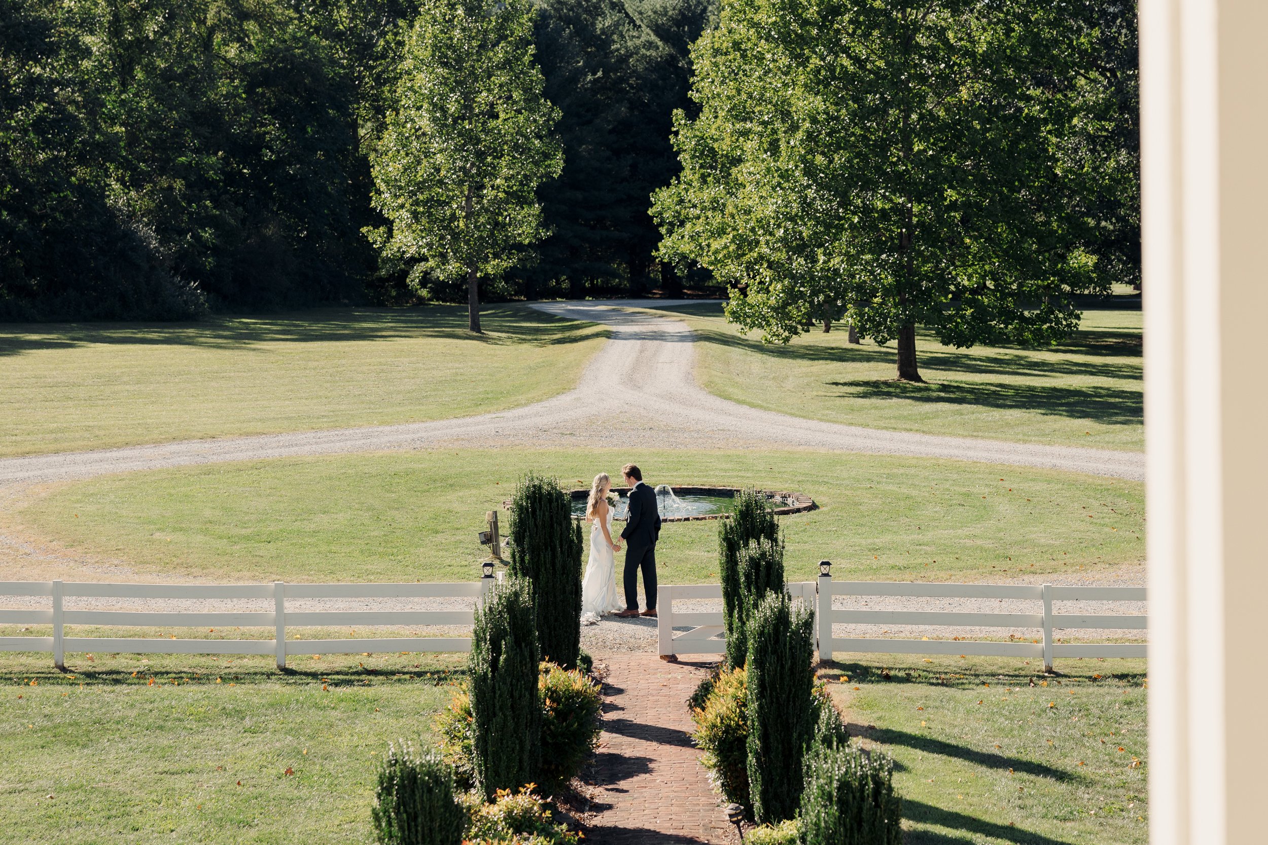 virginia-mountain-wedding-balcony-downs-55.jpg