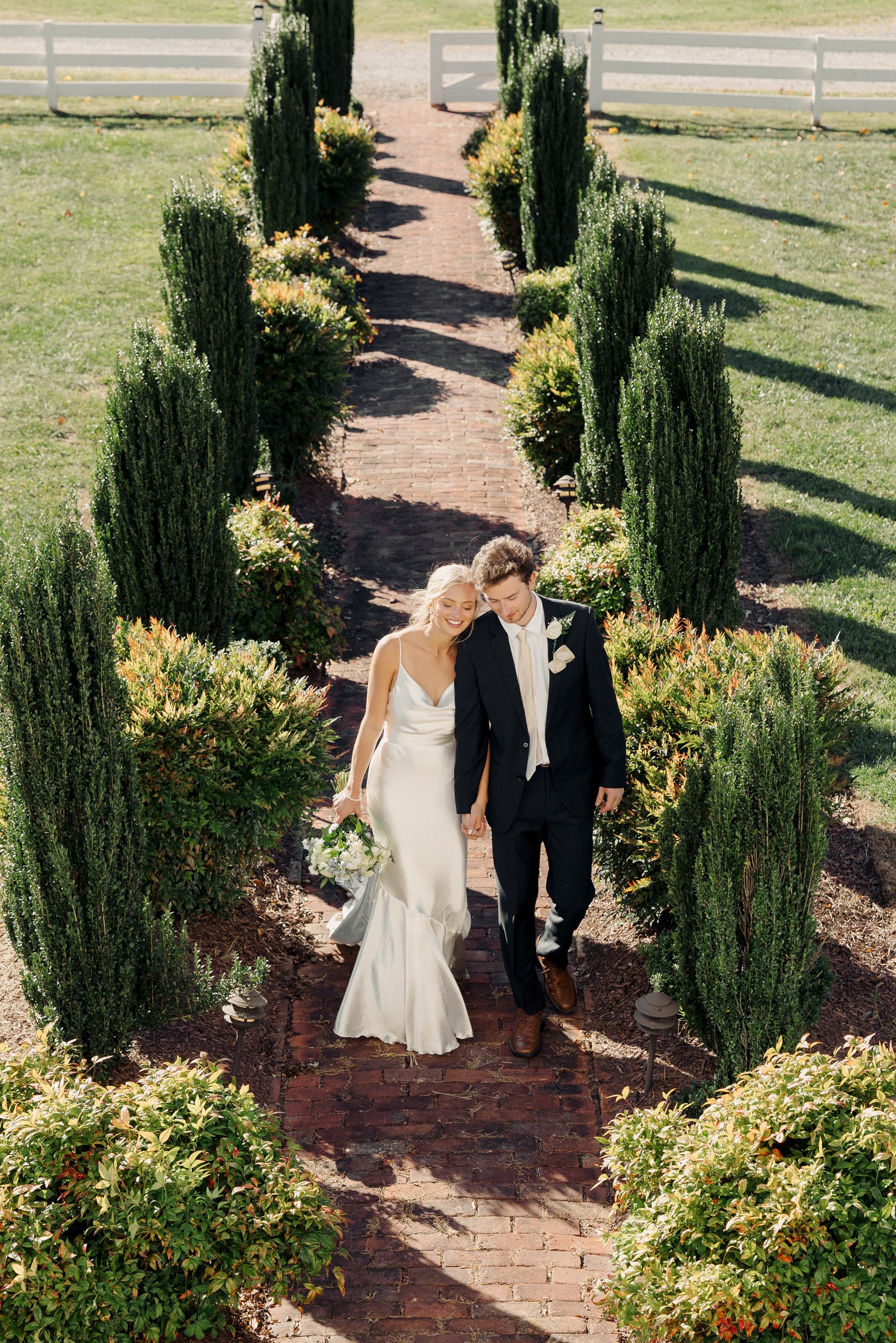 virginia-mountain-wedding-balcony-downs-54.jpg