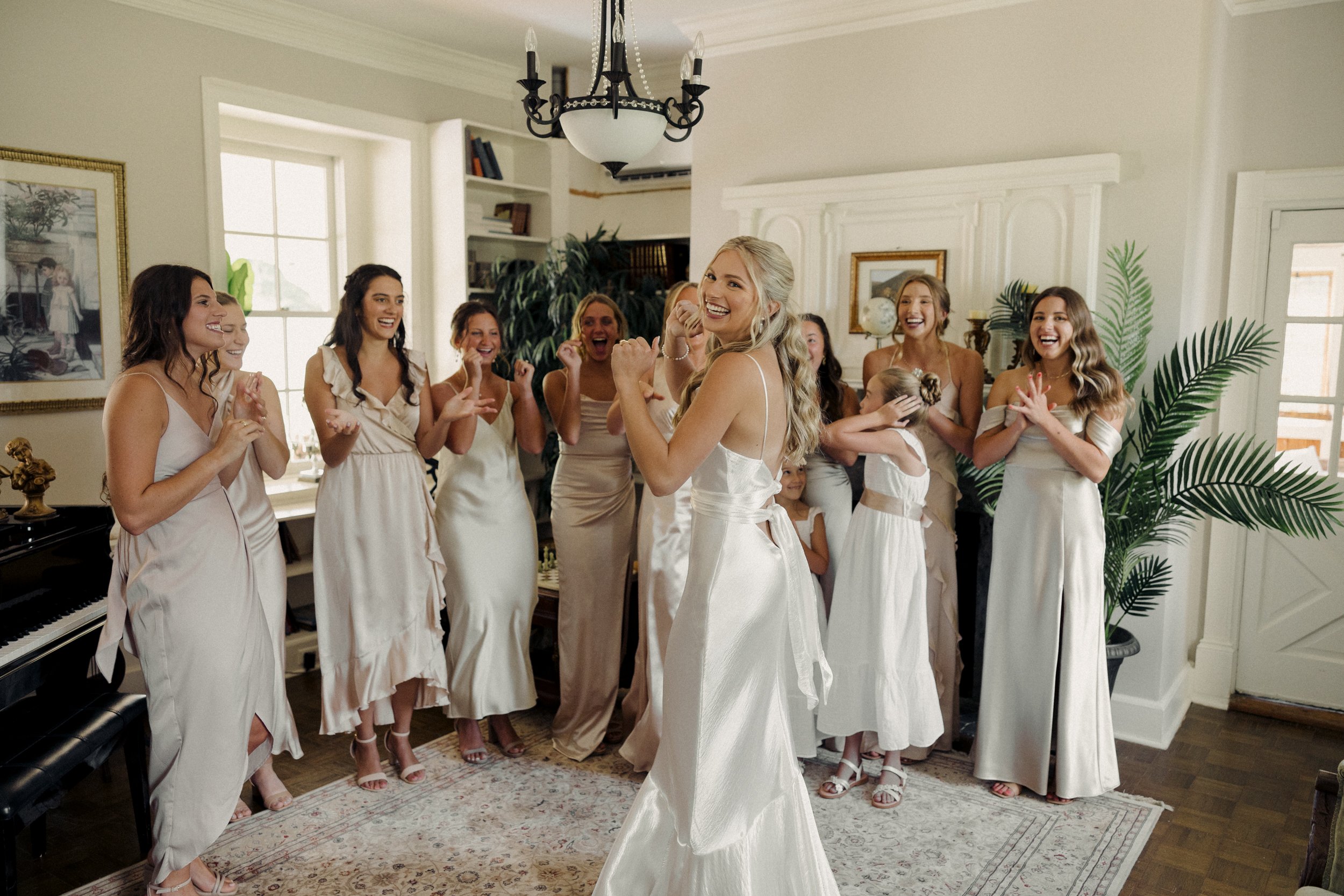 virginia-mountain-wedding-balcony-downs-22.jpg