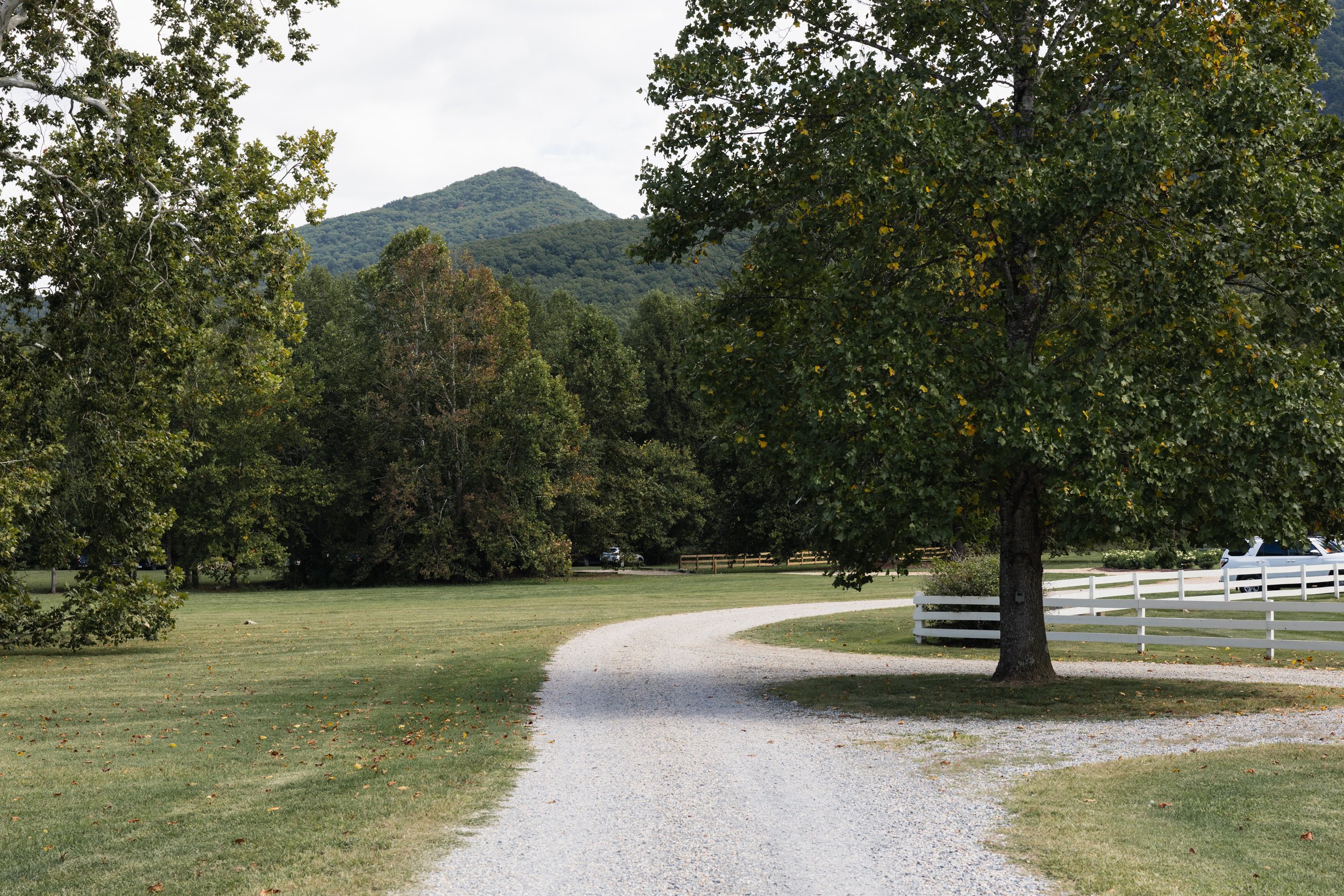 virginia-mountain-wedding-balcony-downs-11.jpg