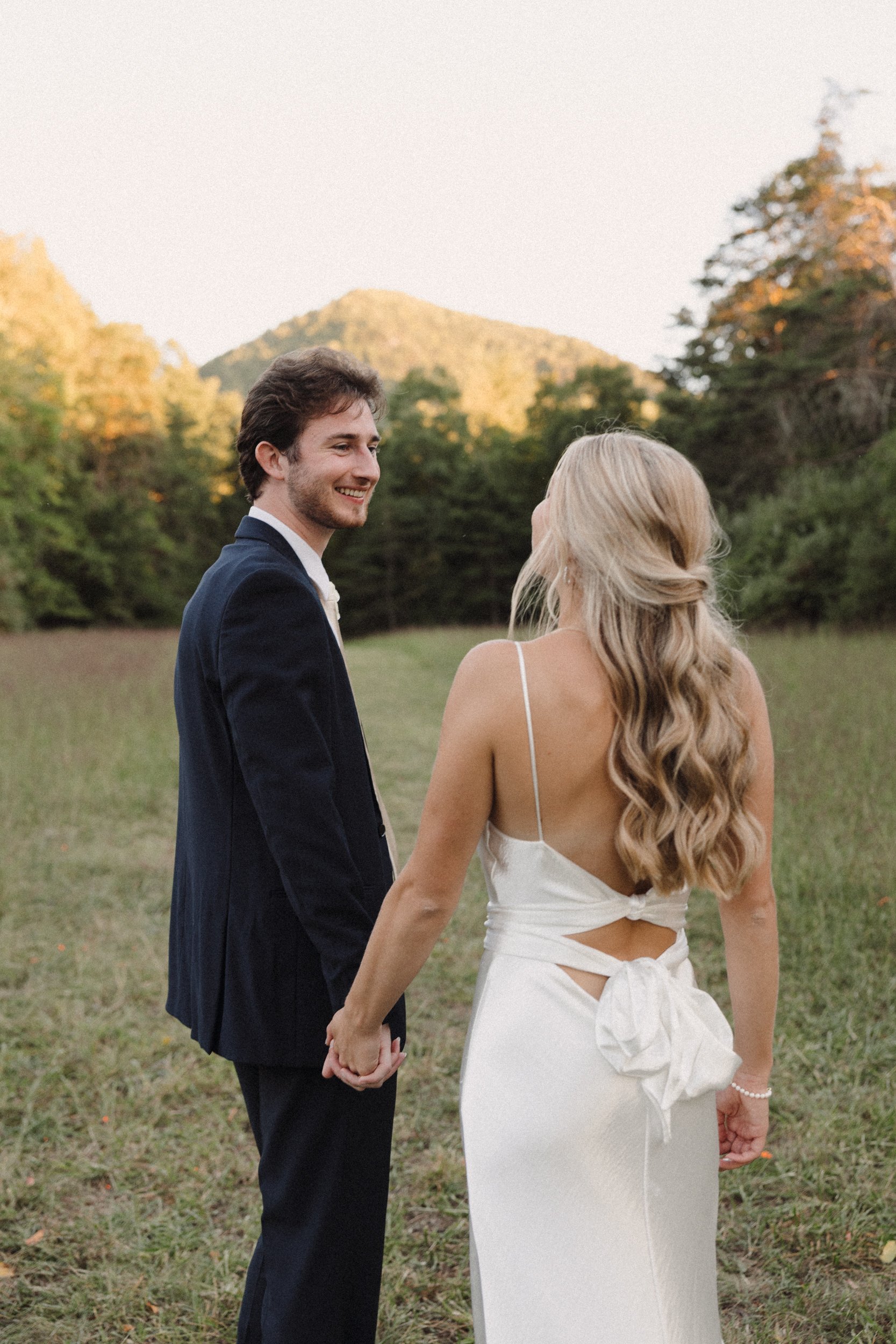 virginia-mountain-wedding-balcony-downs-71.jpg