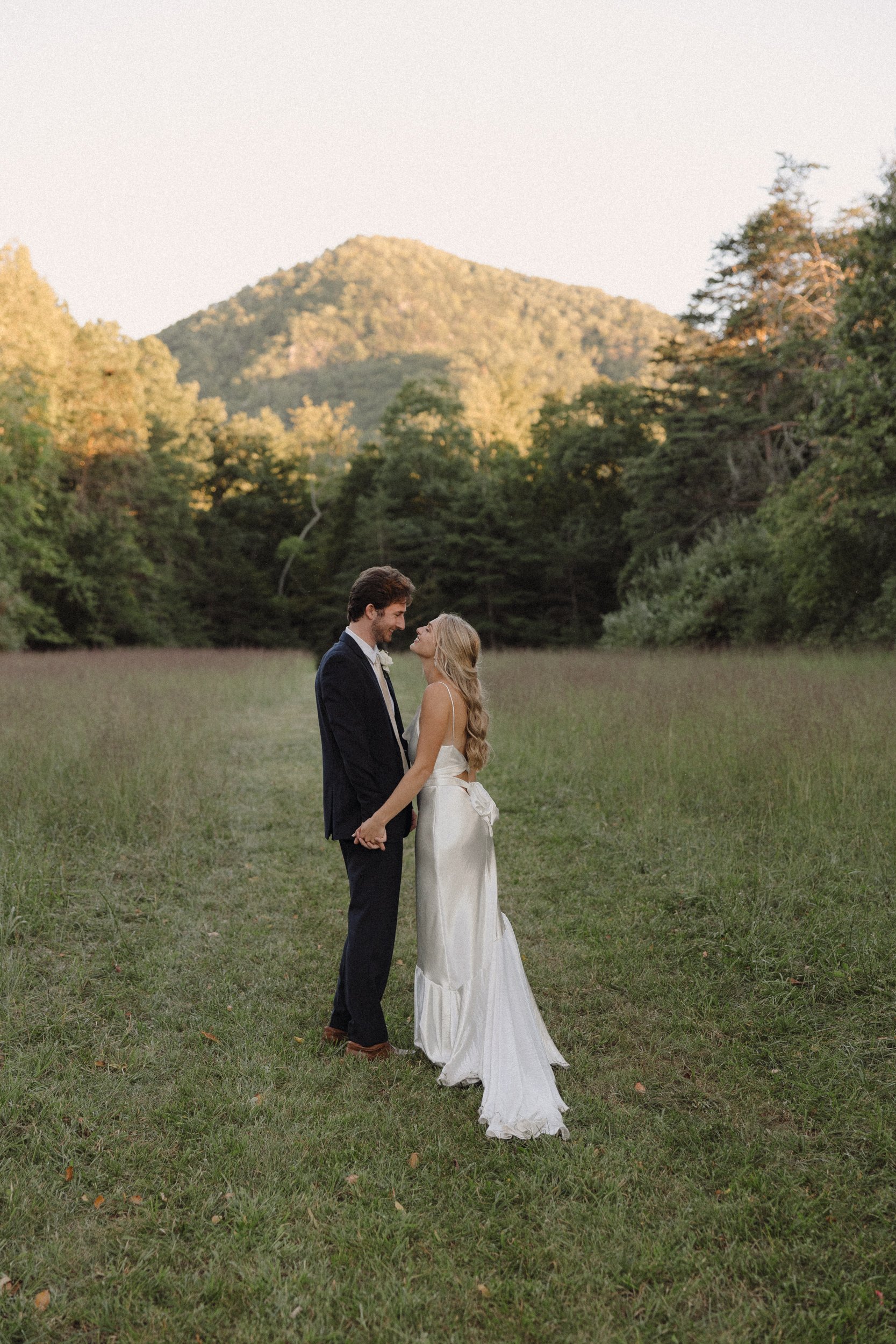 virginia-mountain-wedding-balcony-downs-67.jpg