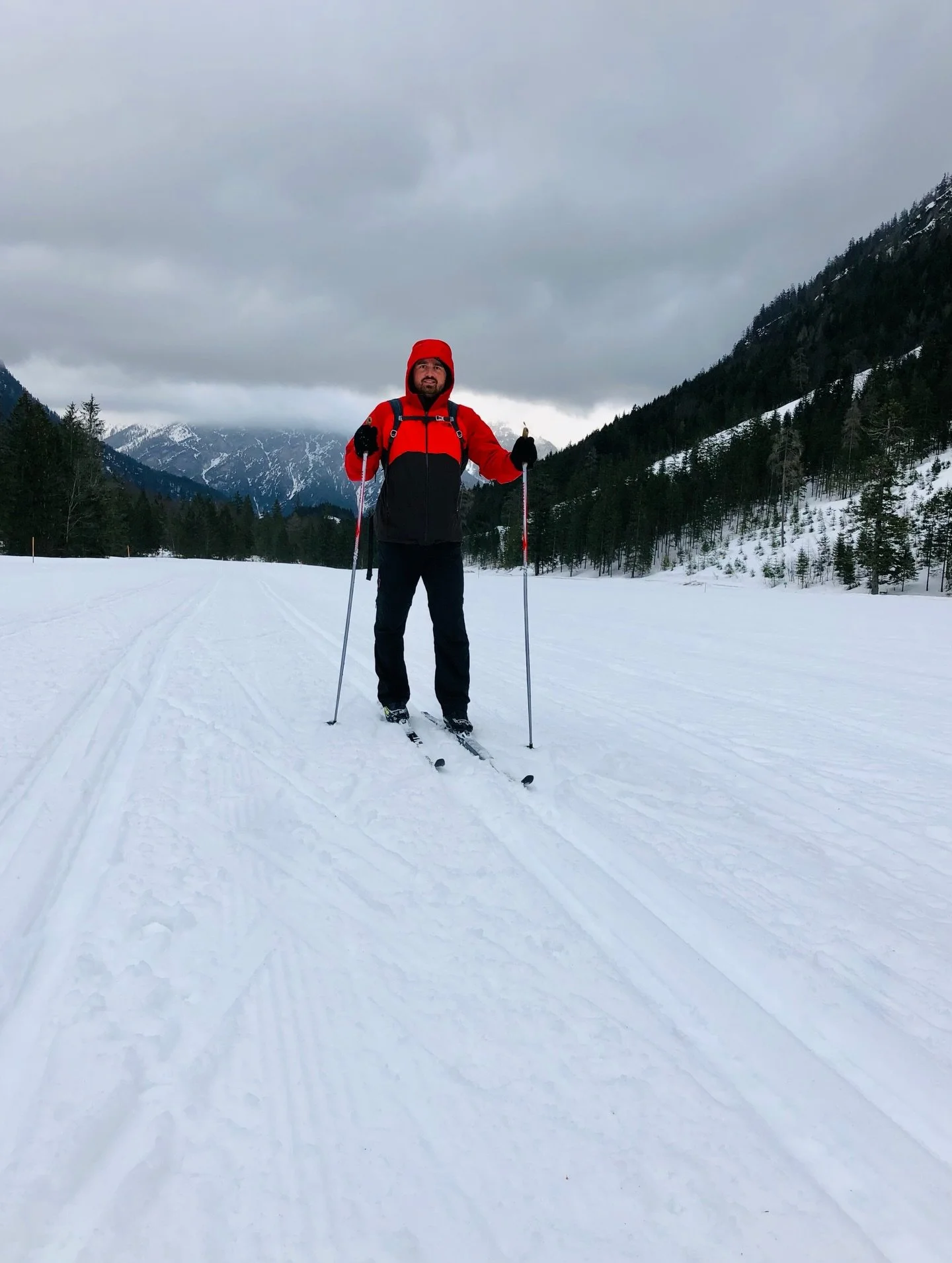 80% Abbruchquote bei Online-Unternehmern in den ersten 3 Jahren. Nicht weil sie zu wenig Talent haben. Sondern weil ihnen keiner die Realit&auml;t zeigt: Der Gro&szlig;teil der Strecke f&uuml;hrt bergauf.

Instagram zeigt tolle Abfahrten. LinkedIn ze