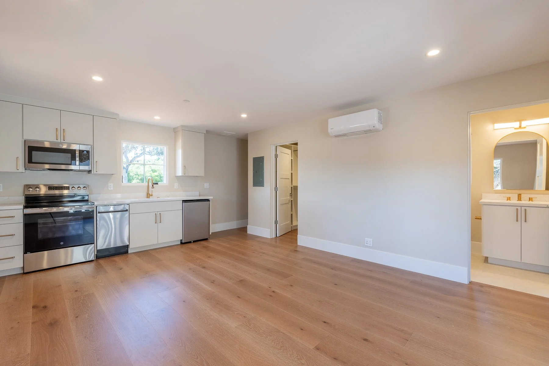 423_Estrella_D_Oro_Ave_120 web.jpg