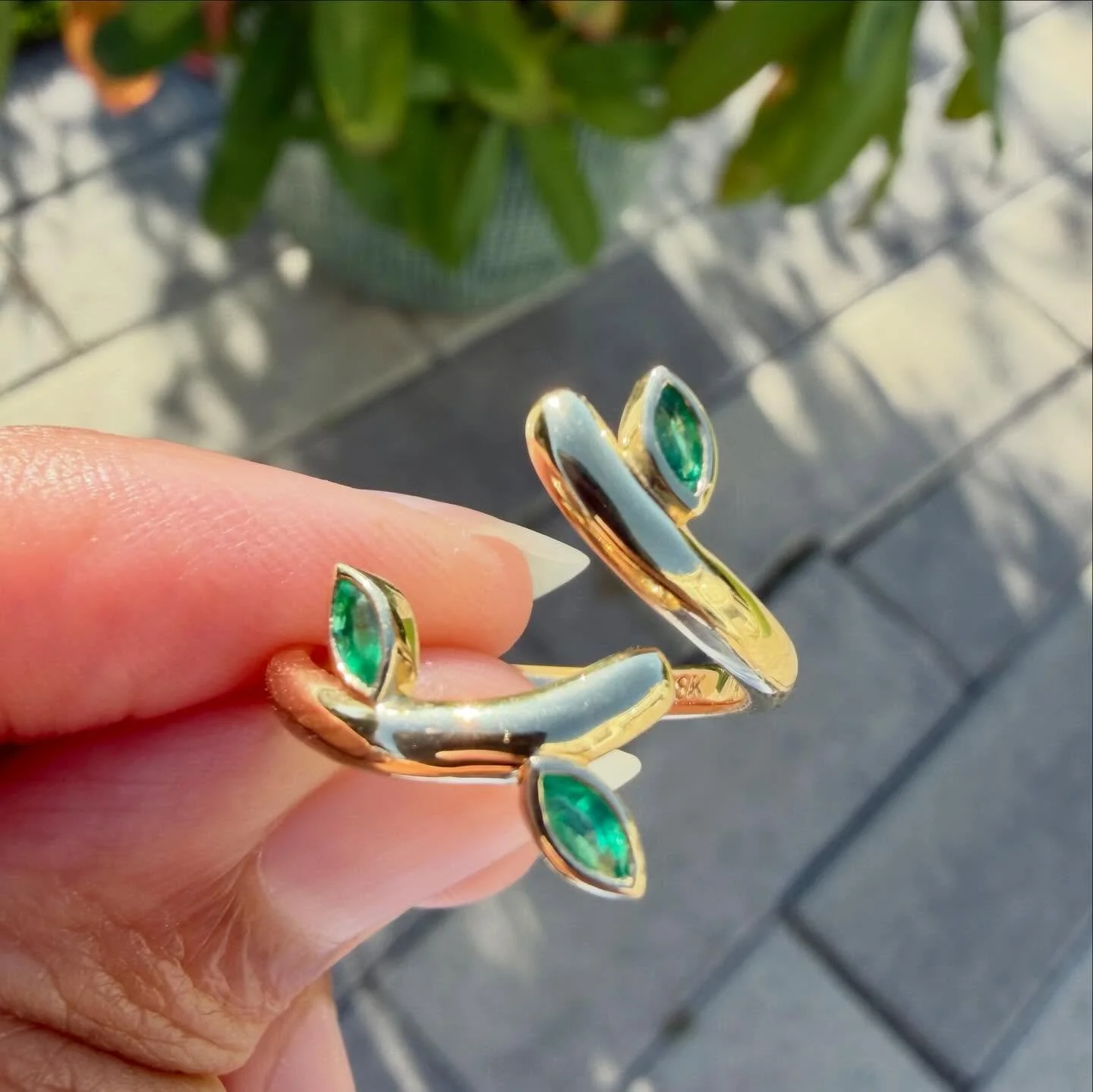 Emerald leaves climbing on gold vines in the sunlight. Our sweet leaf studs and vine rings play so beautifully together.🍃✨

18k Fairmined gold and the most vibrant glowy Brazilian emeralds from @gemstones_brazil 💫

How will you wear yours? Bloom Fo