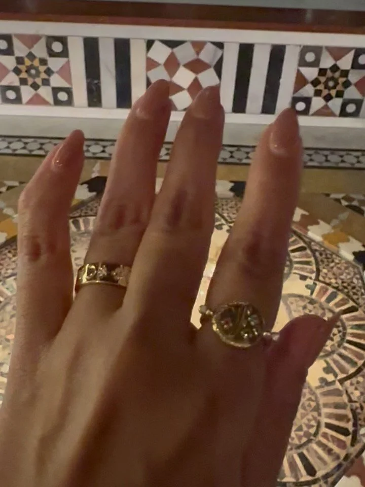 The Yak Swivel Ring 💫

One of my very first Mazahri designs, inspired by the gold coins Afghan women would sew onto their traditional dresses as a way of carrying their wealth with them, wherever they went.

My mother wore earrings made from these c