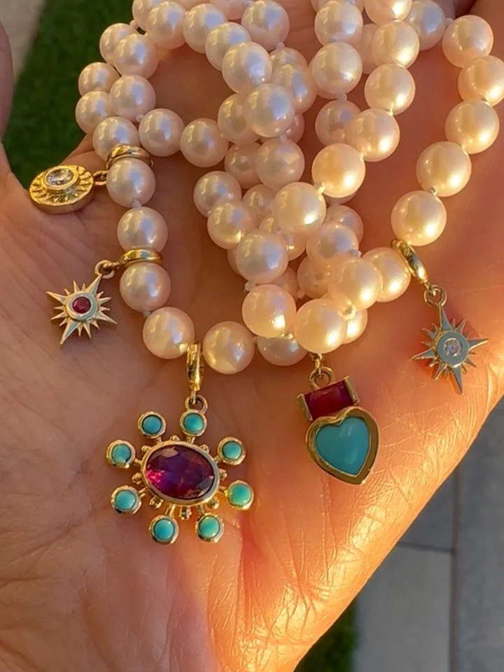 Celebrating love in all its shapes and forms today and all days! HVD my loves, wishing you all peace, magic, and LOVE❣️🌸🧿💫