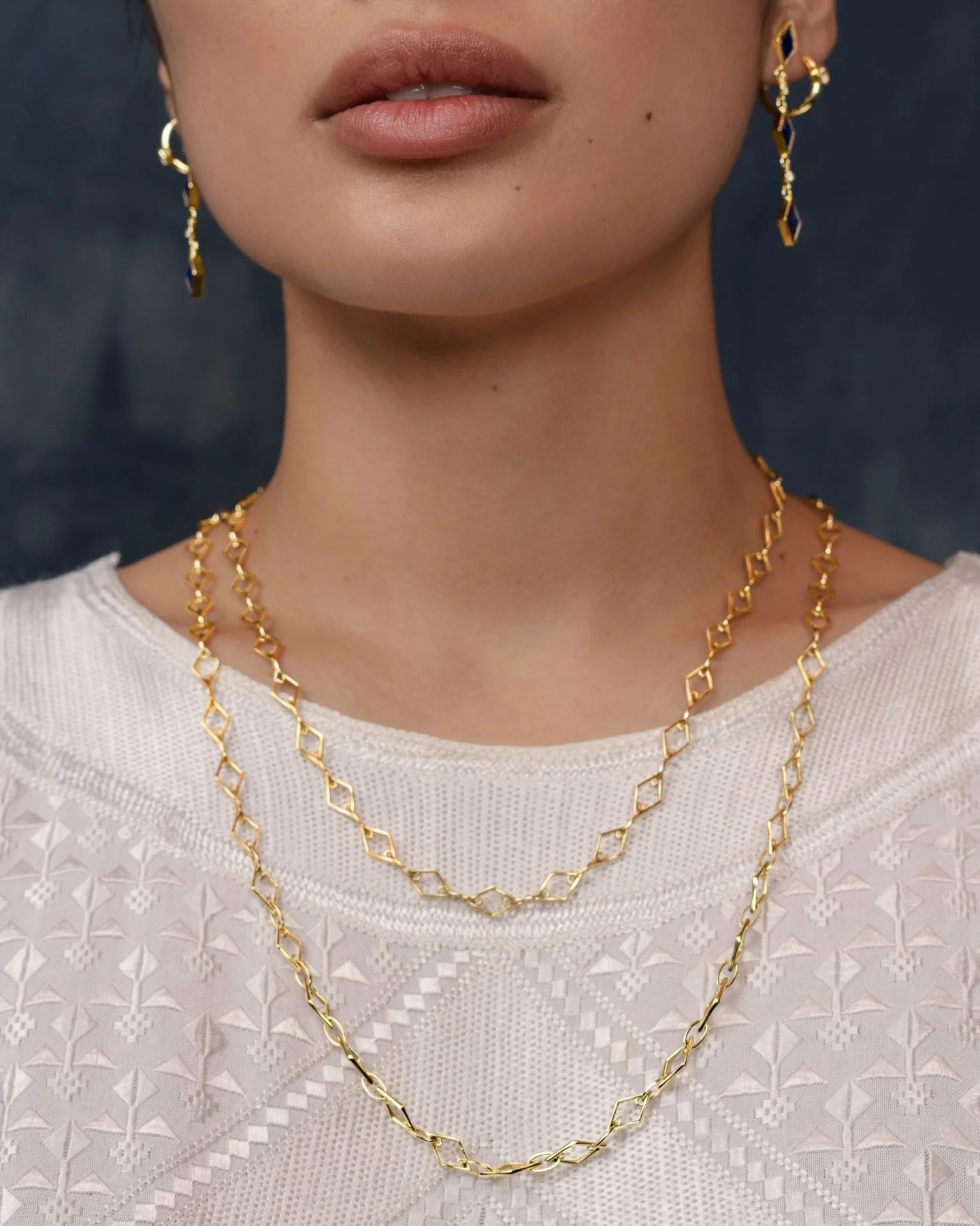 Zan. Woman. In Farsi, it is one of the most powerful words in the language. The rhombus, our signature symbol, has represented women, creativity, and fertility in Afghan culture for centuries. Woven into embroidery, carpets, tattoos, and gold.

Our Z