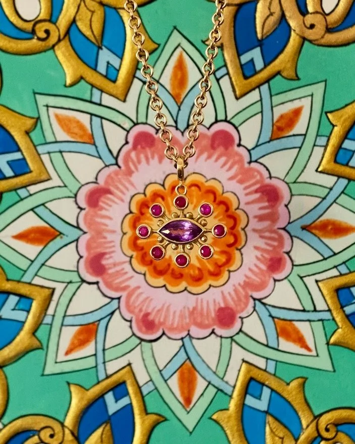 چشمت بیافرید به هر دم هزار چشم
وان جمله چشم&zwnj;ها شده حیران چشم تو

&ldquo;Your eye created, with every breath, a thousand eyes 
and all those eyes stood bewildered before your eye.&rdquo;
&mdash; Jalal al-Din Mohammad Balkhi (known more widely as 