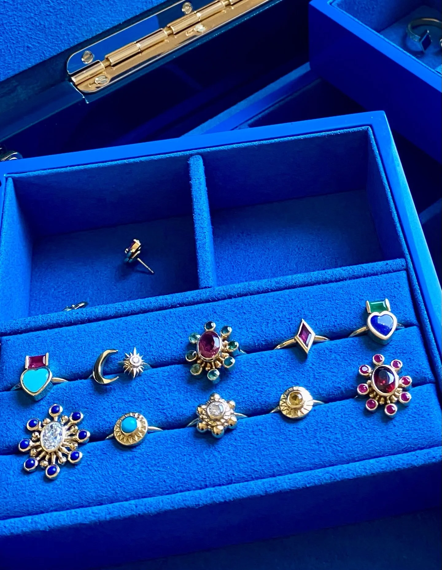 A selection of our most loved rings, ready to celebrate all the mothers and mother figures who hold your heart❣️

Symbols of strength, courage, love, creativity, abundance, connection, and light to represent all her myriad facets.✨

Shop our Ready to