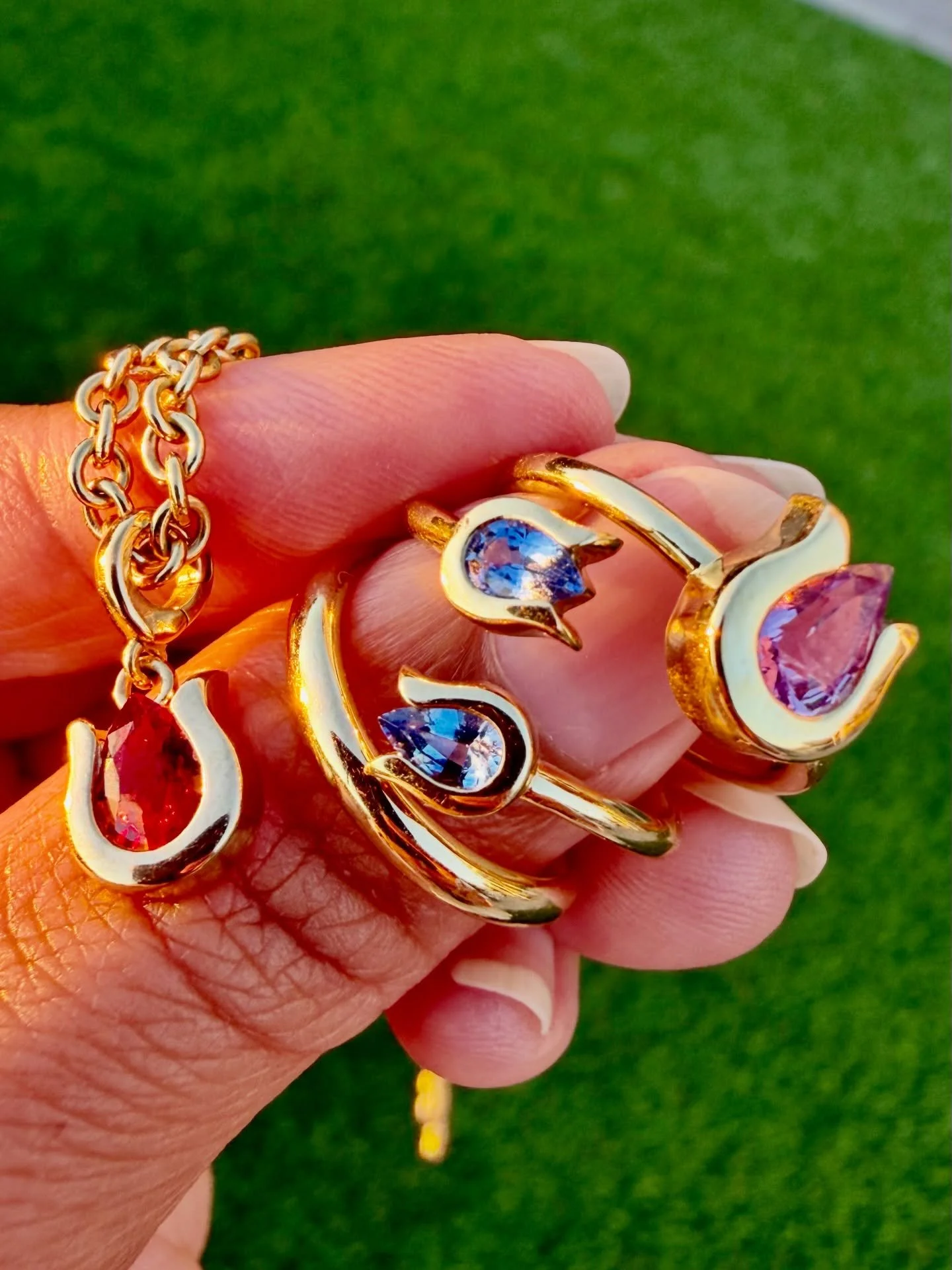 Celebrate tulip season with our newest symbol in colors as vibrant as you. 💐 All 18k Fairmined gold, all responsibly sourced gemstones, blooms that will never fade. 🌷💗✨

#Mazahri #consciousluxury  #tulips #flowerjewelry #ethicaljewelry