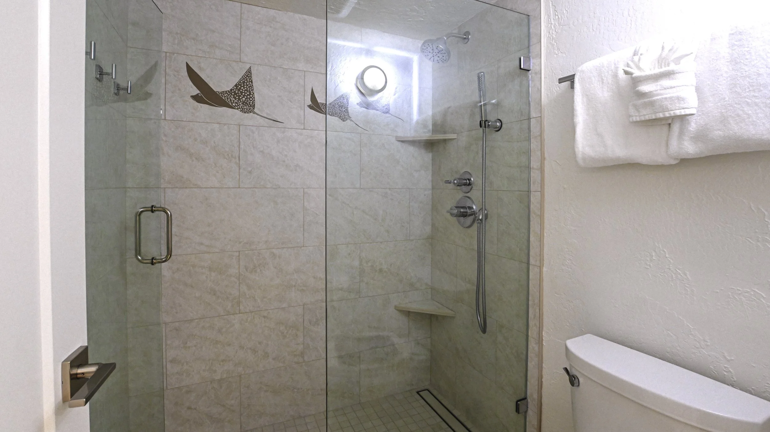PapaK303_26_ Primary Bath_02.jpg