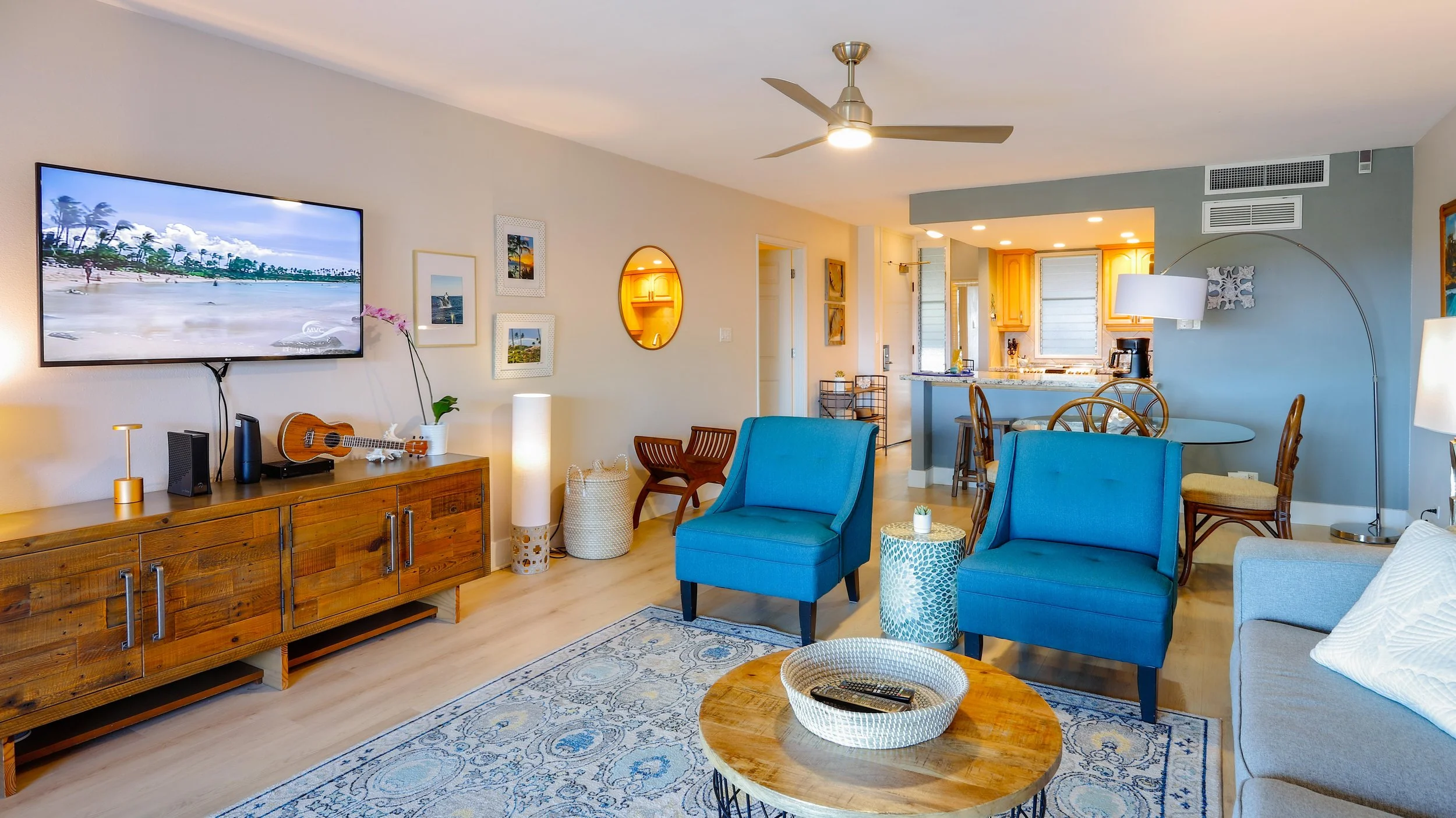 05_B202_Living Room_02.jpg