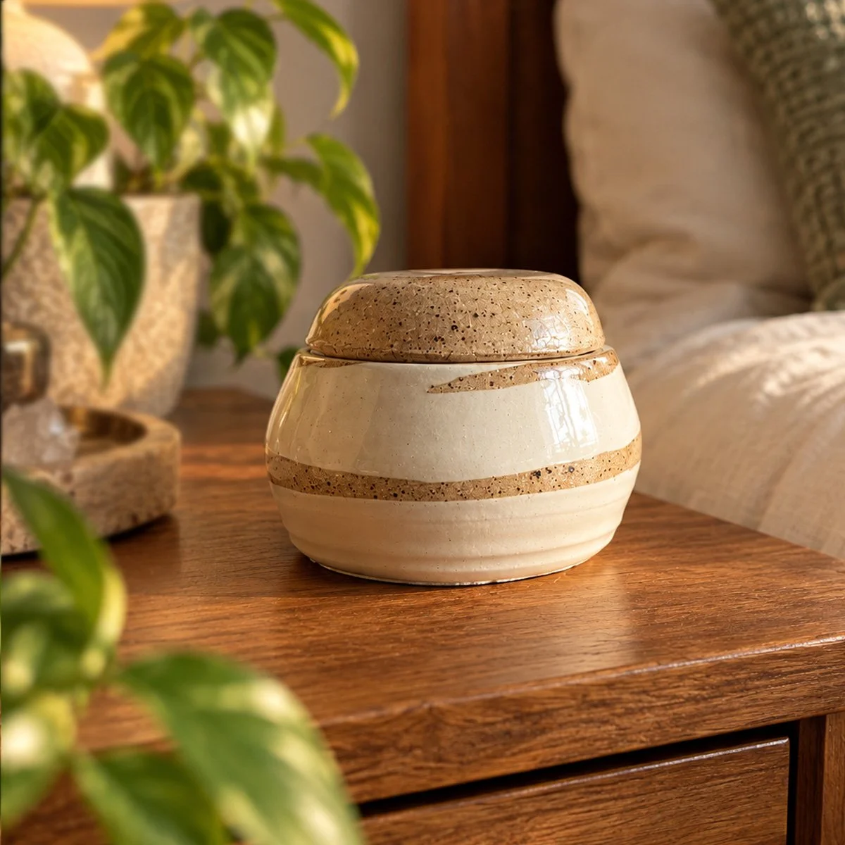 two_tone_swirl_jar_6.jpg