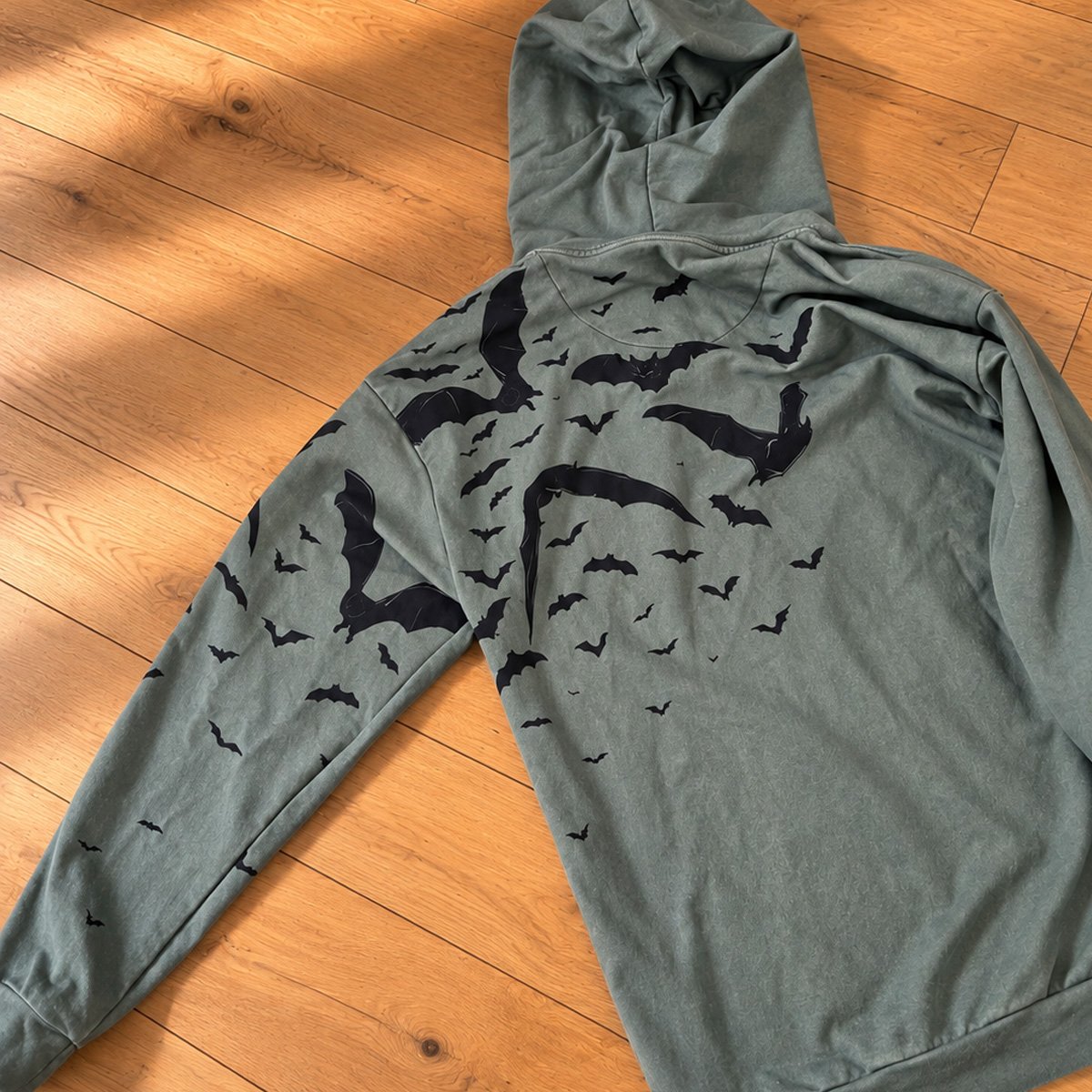 bat_sweatshirt_8.jpg