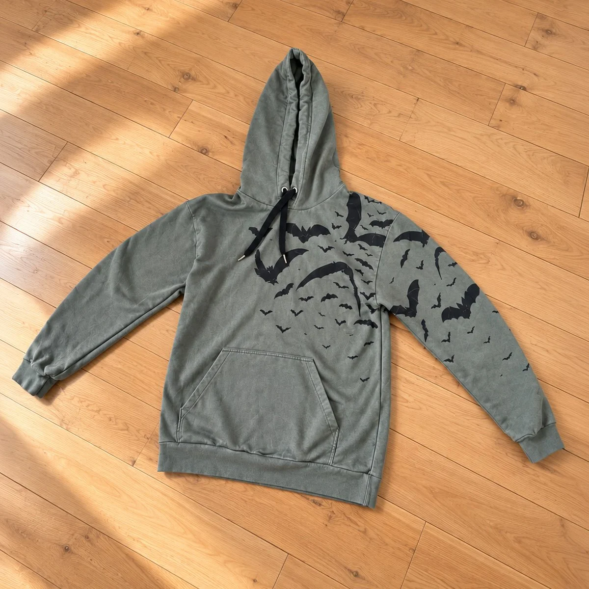 bat_sweatshirt_14.jpg
