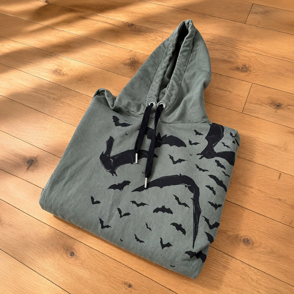 bat_sweatshirt_11.jpg
