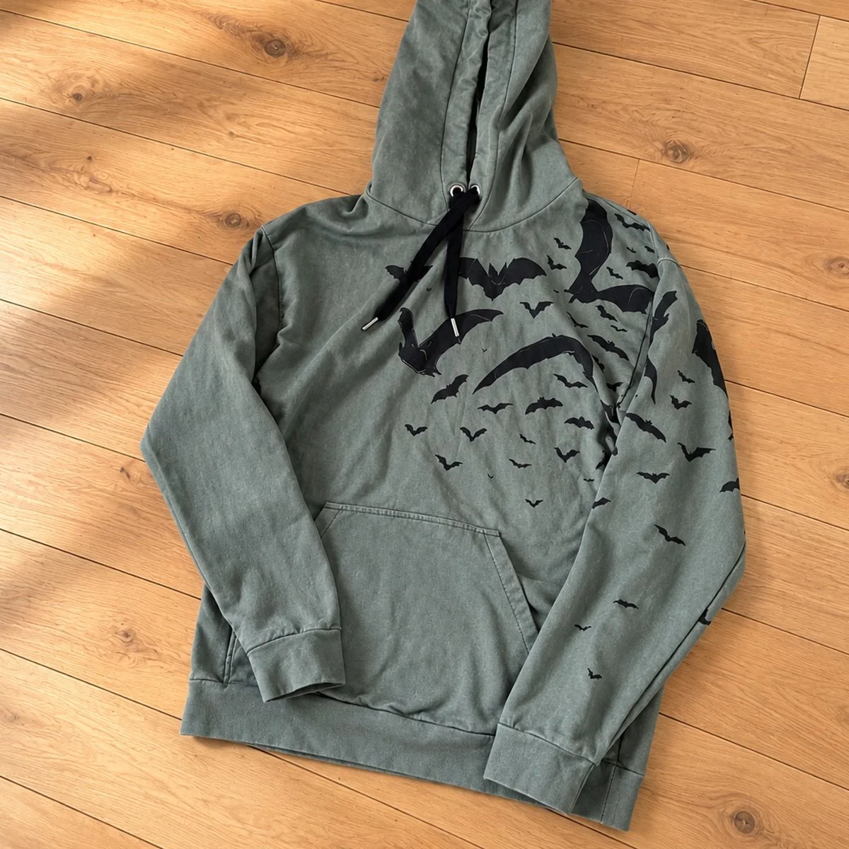 bat_sweatshirt_9.jpg