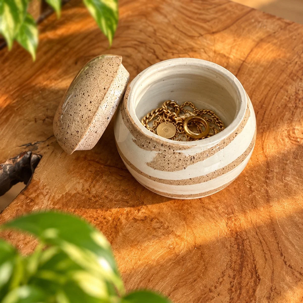 two_tone_swirl_jar_7.jpg