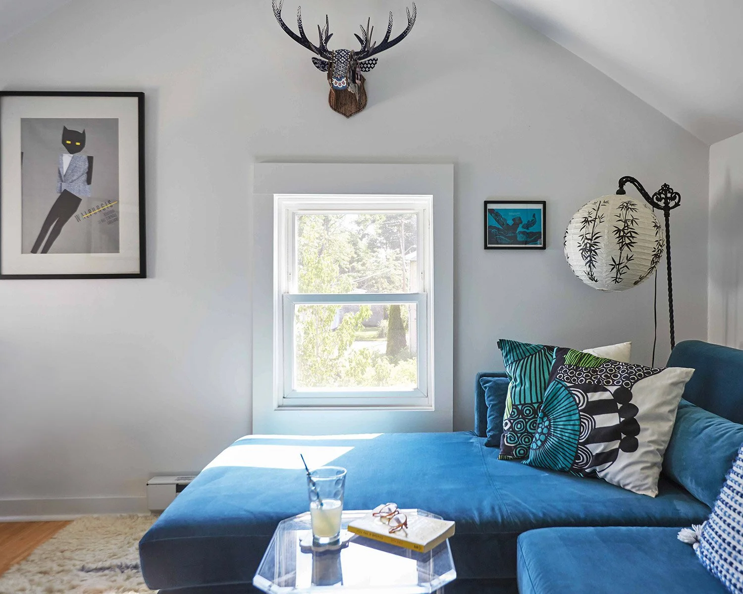 hudson-valley-design-lovers-retreat-livingroom-lounge.jpg