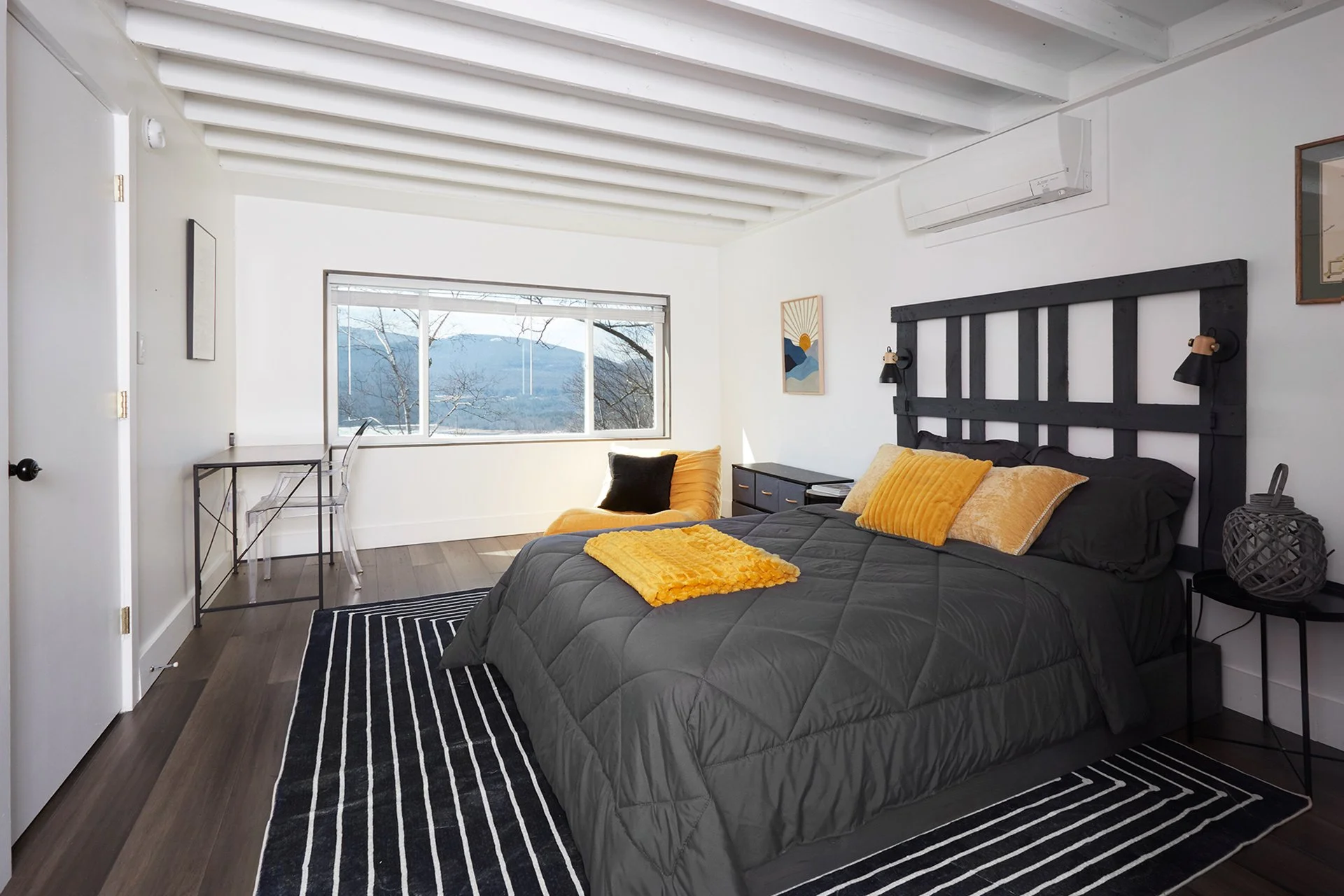 Stylish-mountain-house-reservoir-views-bedroom2.jpg