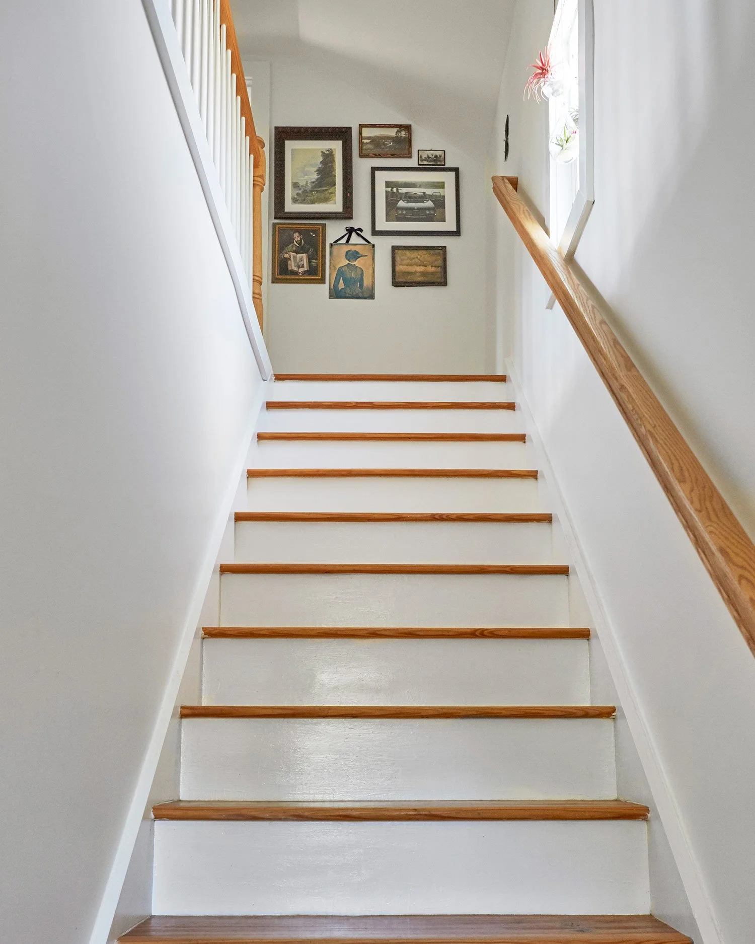 hudson-valley-design-lovers-retreat-stairs.jpg