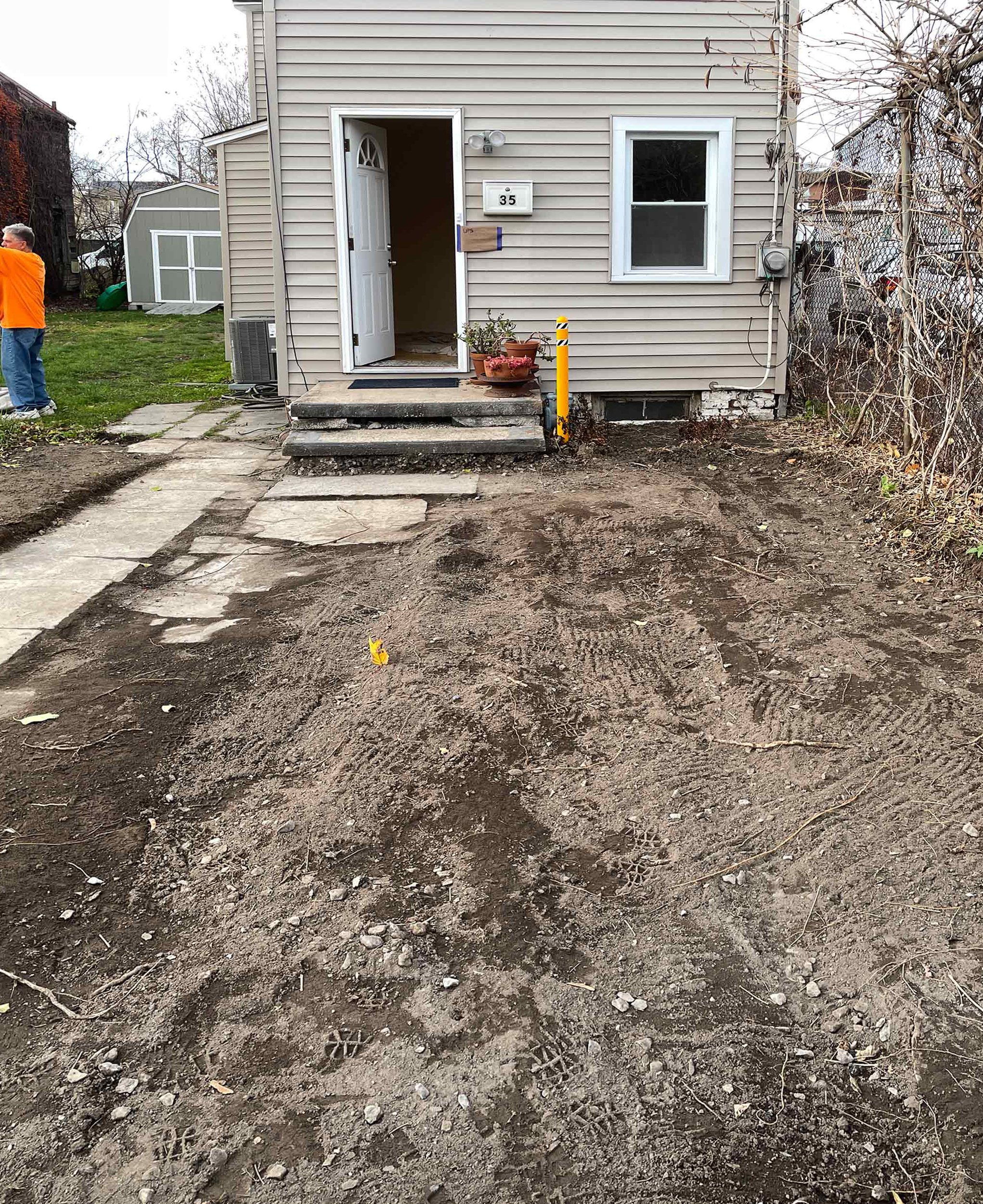 crimsonprojectgallery1_frontyardprereno.jpg