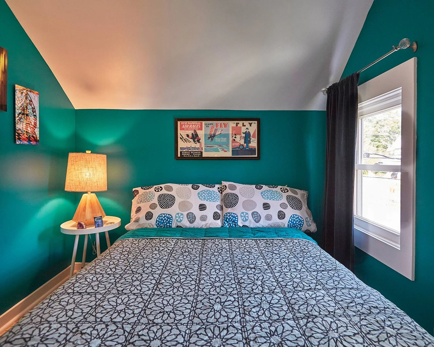 hudson-valley-design-lovers-retreat-bedroom-1.jpg