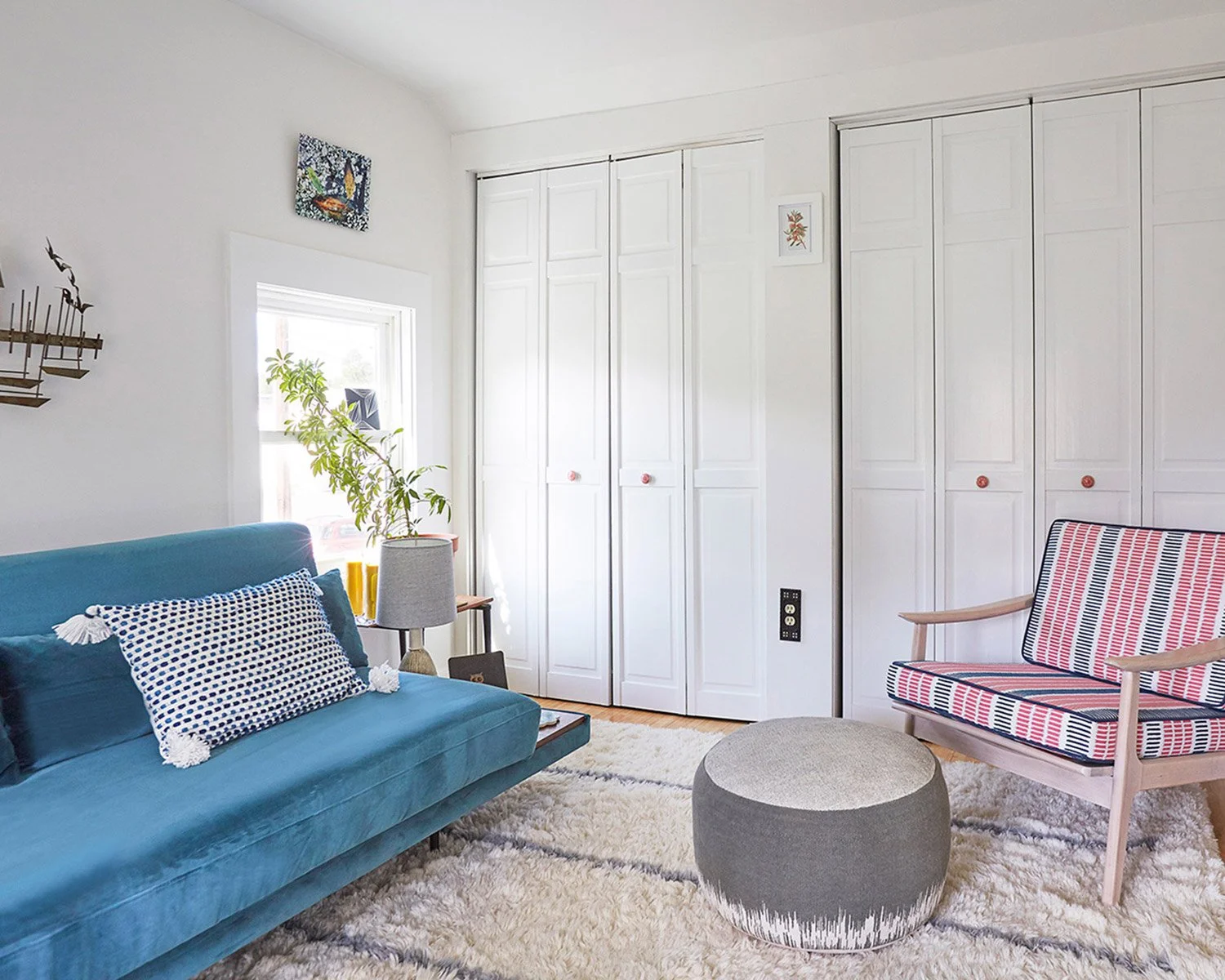 hudson-valley-design-lovers-retreat-livingroom-2.jpg