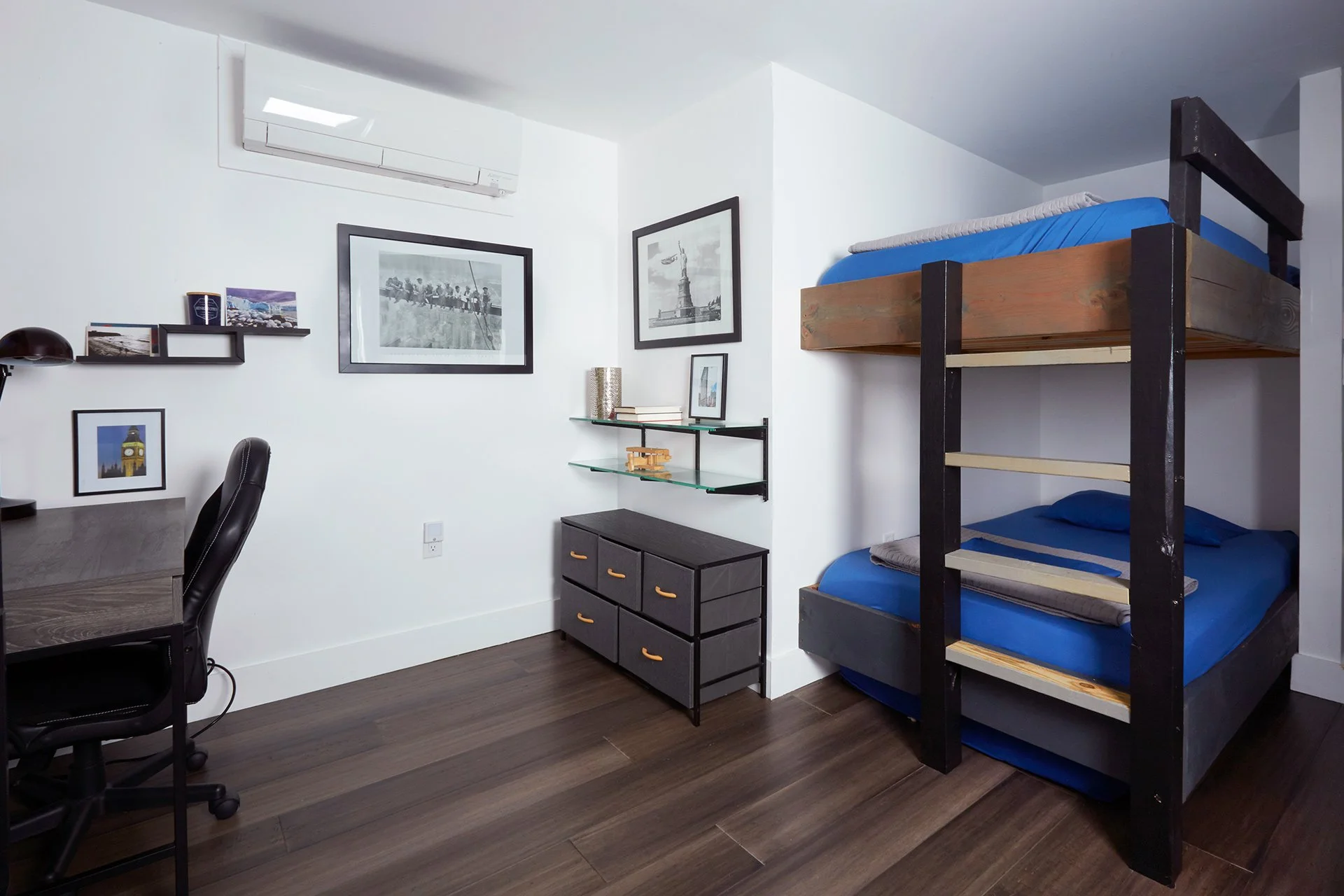 stylish-mountain-house-with-reservoir-views--bunkbeds.jpg