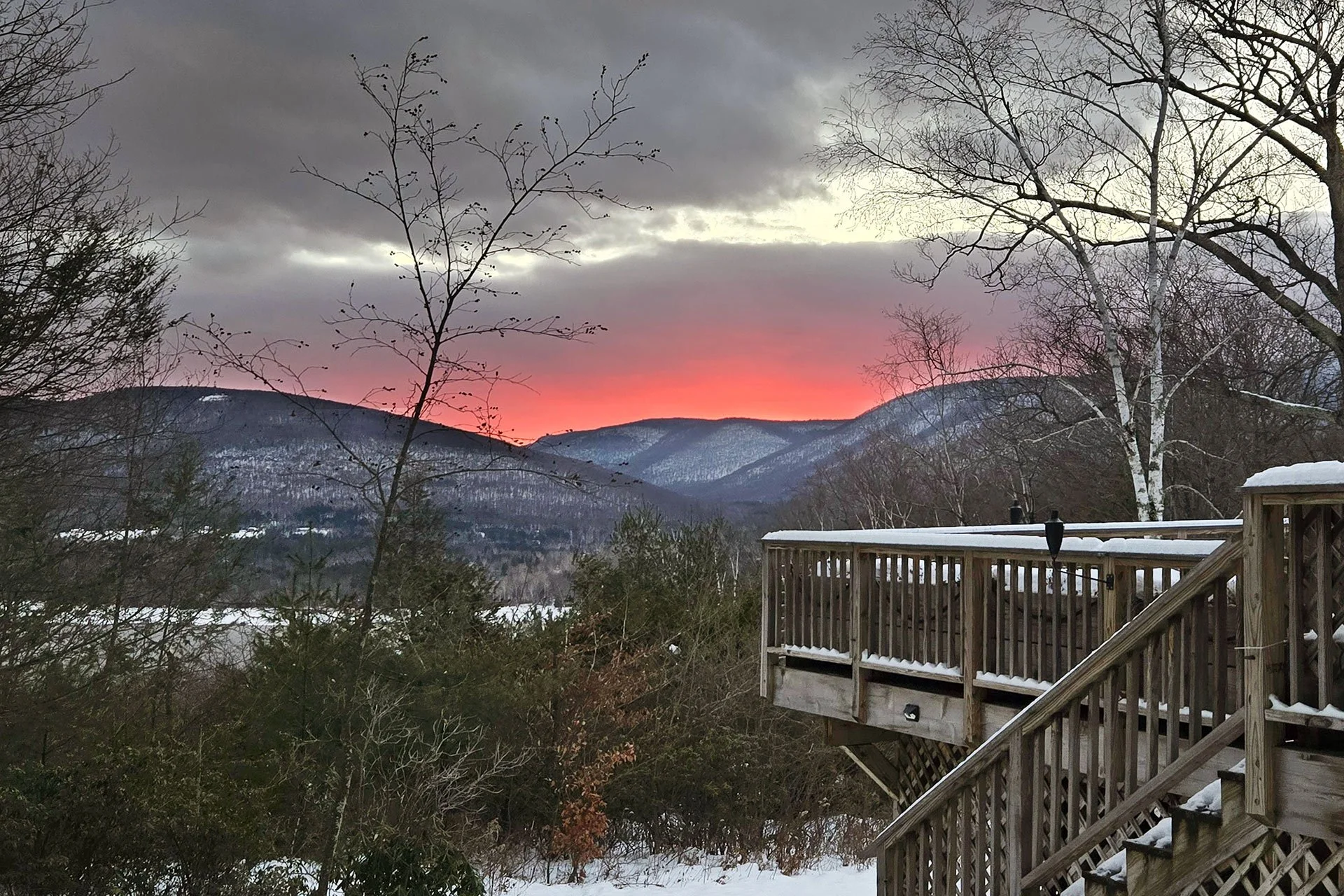 Stylish-mountain-house-reservoir-views-Winter-sunset.jpg