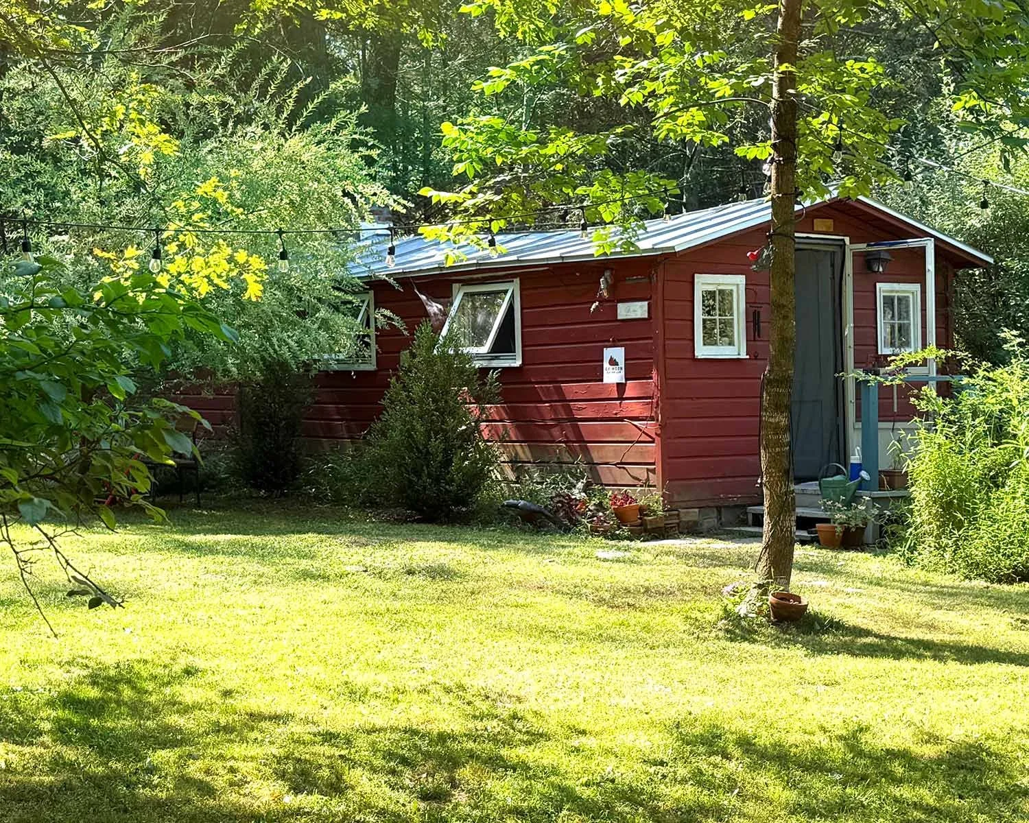 Little Red Caboose Maverick Art Colony Cabin in Woodstock