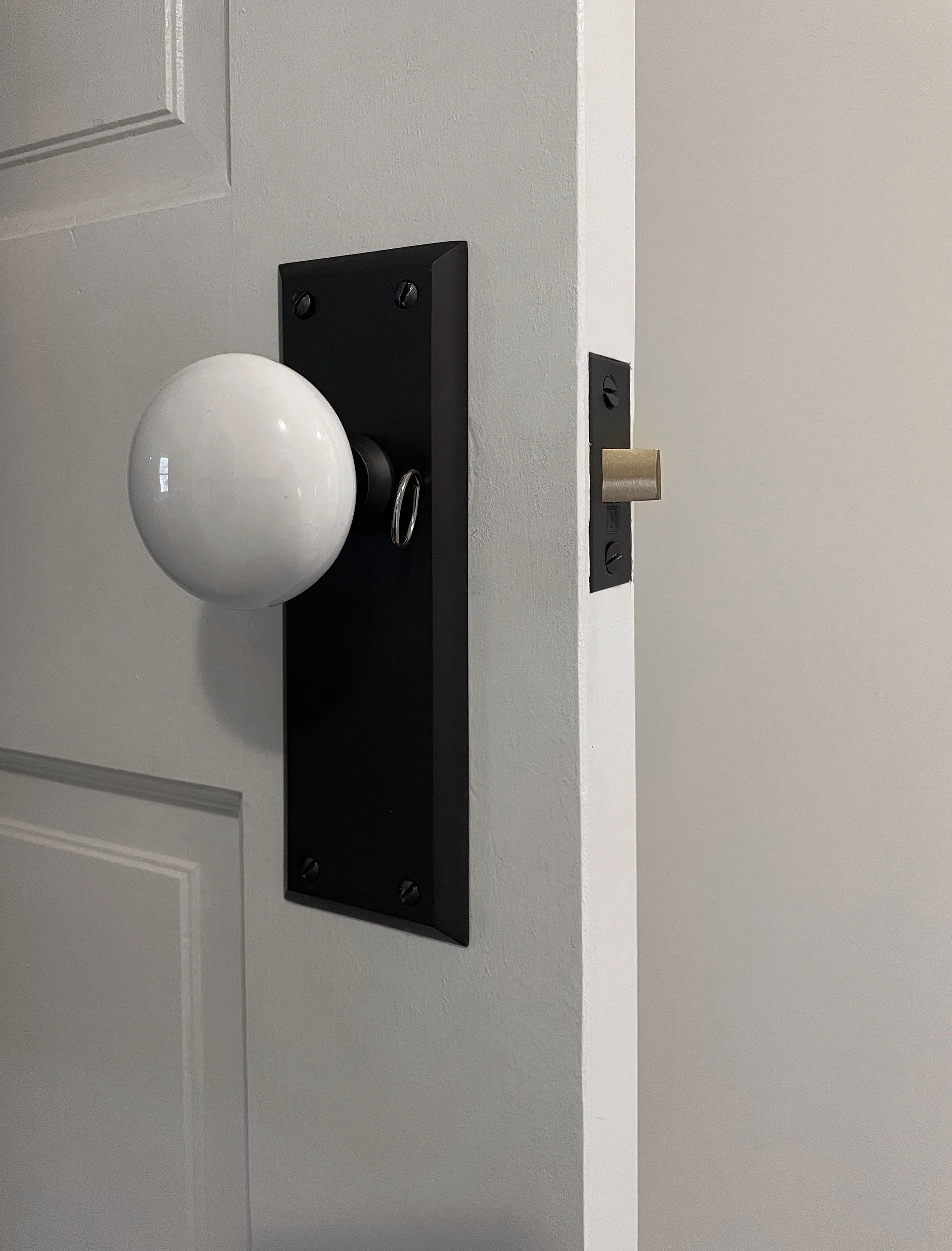 crimsonprojectgallery1_whiteporcelindoorknob.jpg