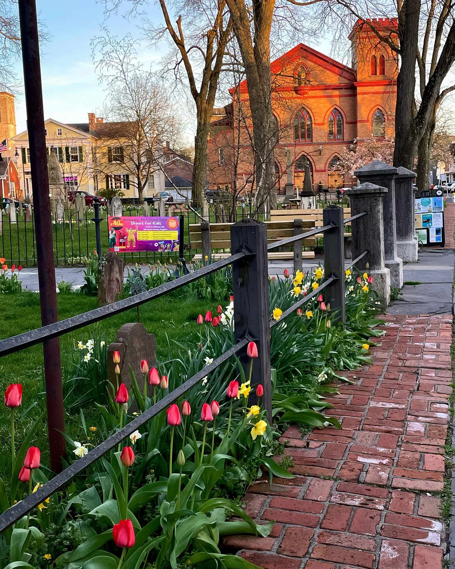 Rosie-McCobb-Photography-old-dutch-churchyard-kingston-ny-spring.jpg