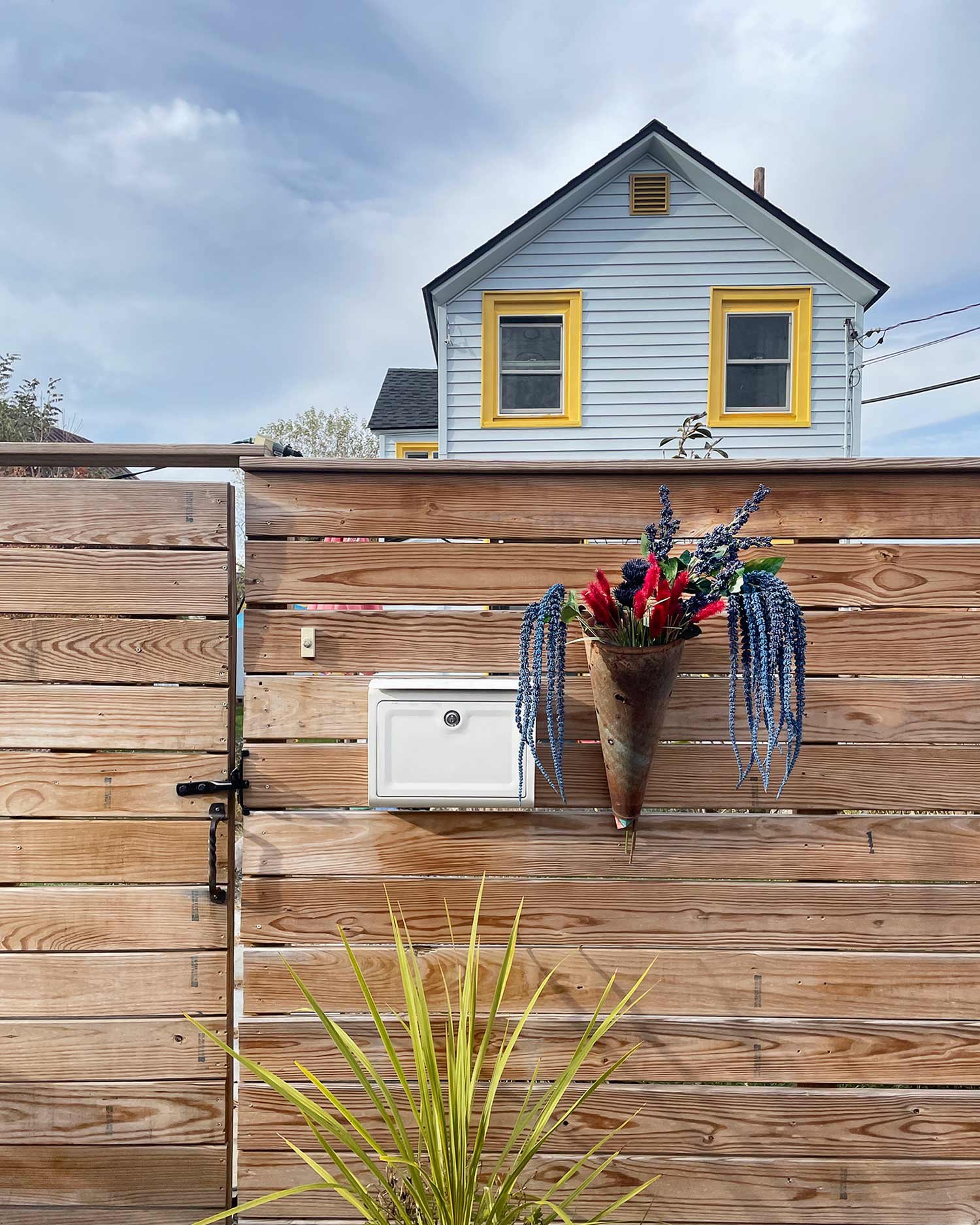 hudson-valley-design-lovers-retreat-front-gate.jpg