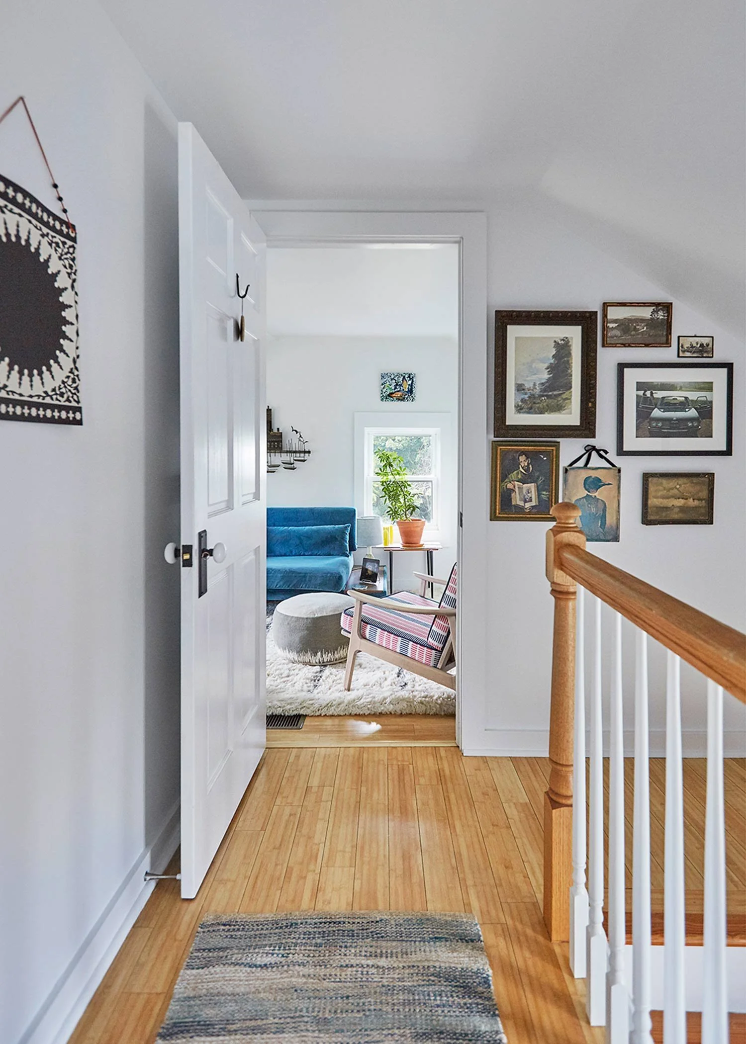 hudson-valley-design-lovers-retreat-hall-art.jpg