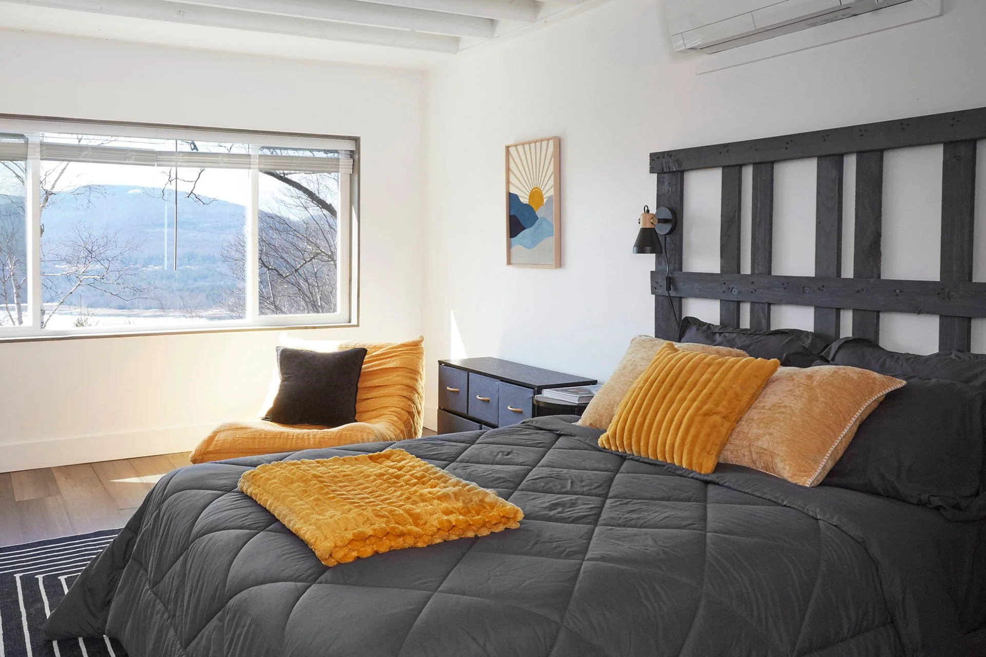 Stylish-mountain-house-reservoir-views-bedroom2-closeup.jpg