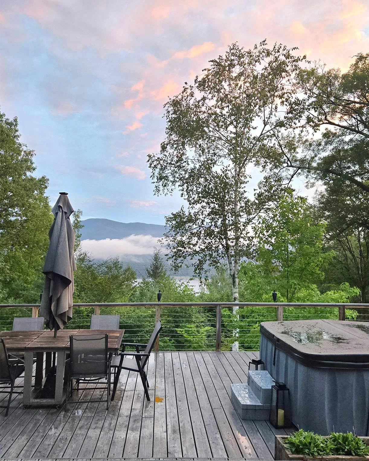 stylish-mountain-house-with-reservoir-views-Summer-fog.jpg