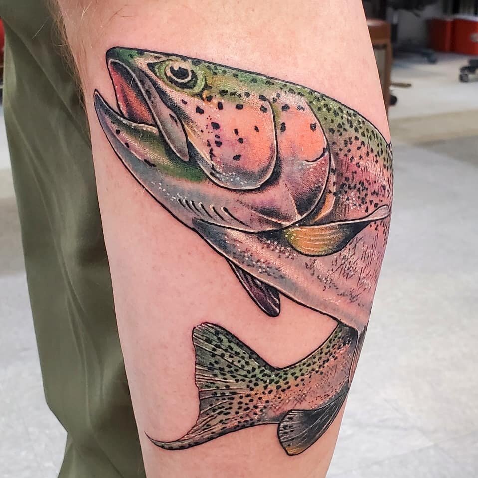 Done today by @sienna_jacobsen 

#fishing #flyfishing #trout #rainbowtrout #fishtattoo #trouttattoo #northidaho #7b #spokane #spokanetattooshop #spragueuniondistrict #solidink #pacorollinsmachines #spokanetattooartist #spokanetattooshop #pnw #upperle