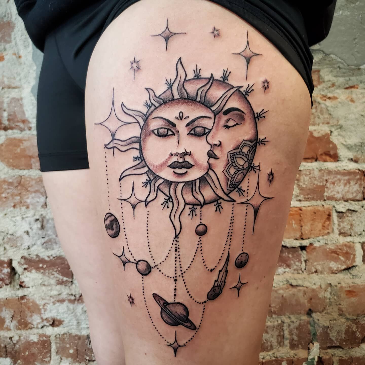 Sun and moon by Sienna @sienna_jacobsen 

#sun #moon #spokane #spokanetattoo #tattooartist #blackandgreytattoo #summer #dreams #solarsystem #sunandmoon #newpost #pnw #pnwlife #wastate #inked #freshtattoo