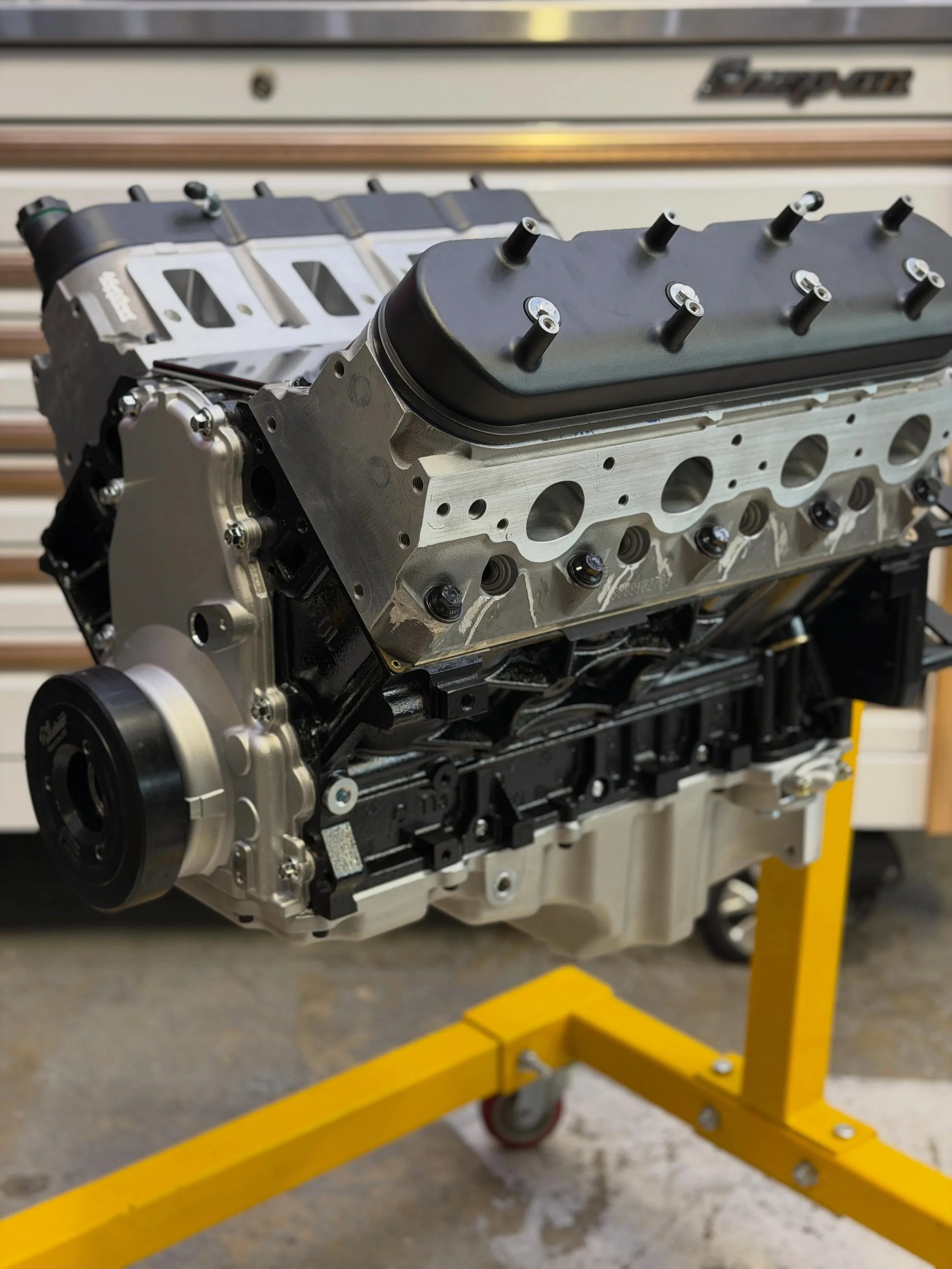 Travis&rsquo;s 408 looking 🔥 blacked out with West Coast Cylinder Heads ported LS3 heads. The bottom end is fully forged with Racetec pistons, H beam rods, and a 4&rdquo; stroke crank. This one is ready to go tear it up! 
.
PS - peep that toolbox up