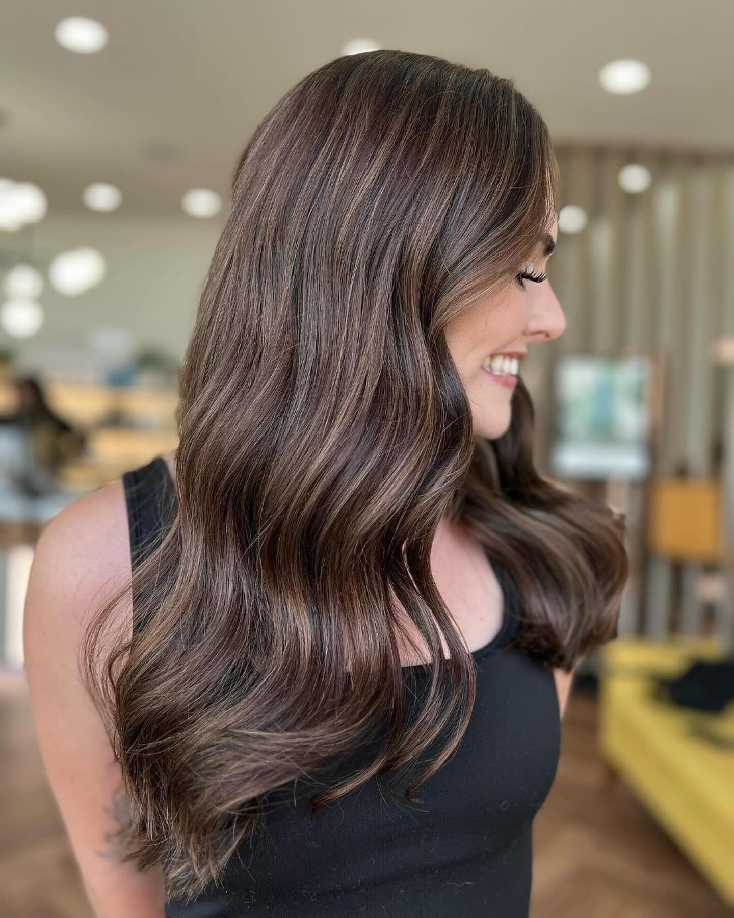 Chocolate Perfection 
🍩🍩🍩🍩🍩

@abi.davanti #davantisalon #davantididmyhair #brunette #chocolatebrown #avedatexas #veganhaircolor #crueltyfreebeauty