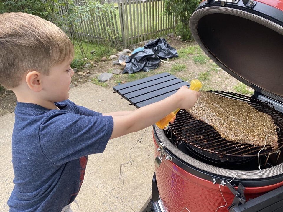 This came out tender and juicy. Very happy for my first ever! The salt/pepper rub felt a little aggressive. 5lb brisket smoked for almost 9 hours w/ oak wood. Does anyone have some favorite rubs/ sauces to recommend? Wood preference? This was fun!