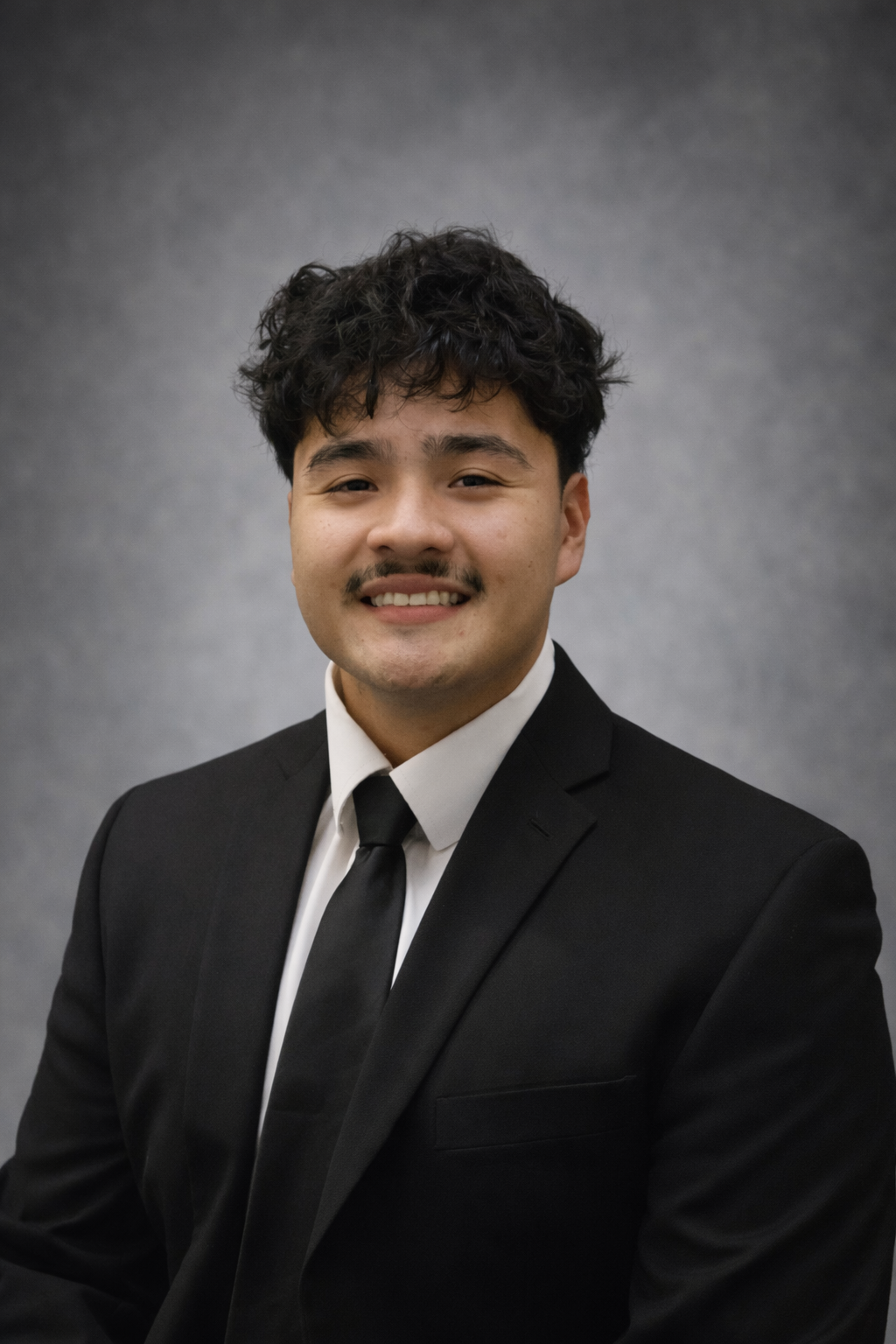 Jonathan Ortiz (he/him)  
Hometown: Compton, CA
  
Interests: Listening to music, Exploring different cities, Being an environmentalist, Hanging out with loved ones, Soccer, Going to the Gym  
School: Wharton  
Graduation Year: 2028  
Major: Legal St