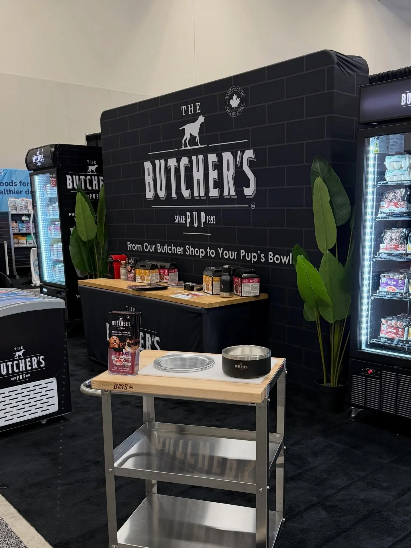 Niagara Falls, we&rsquo;re here! 🐶🖤

The Butcher&rsquo;s Pup is LIVE at the Connect Pet Expo and we&rsquo;re so excited to meet some old and some new faces at our booth!

If you&rsquo;re at the expo, come say hi and see what&rsquo;s in our fridges 