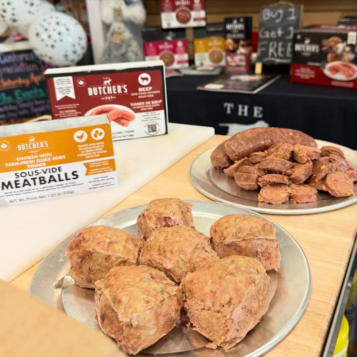 ✨ Chicken meatballs infused with quail eggs, rich in nutrients, gentle on digestion, and a protein boost in every bite

🥩 Beef meatballs, hearty, flavorful, and made for serious tail wags

🔥 Sous vide cooked locking in moisture, flavor, and nutrien